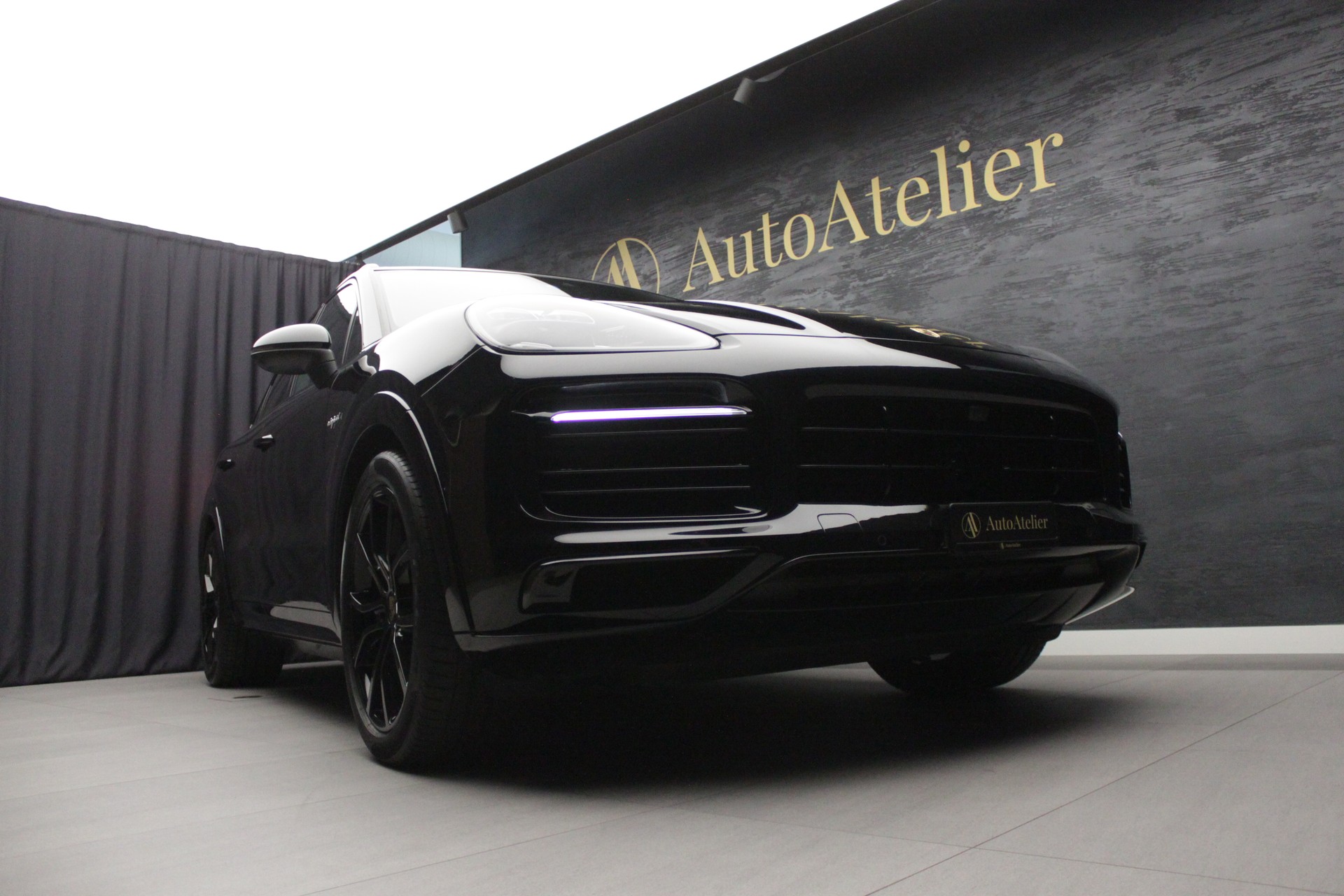 PORSCHE Cayenne E-Hybrid-image-3