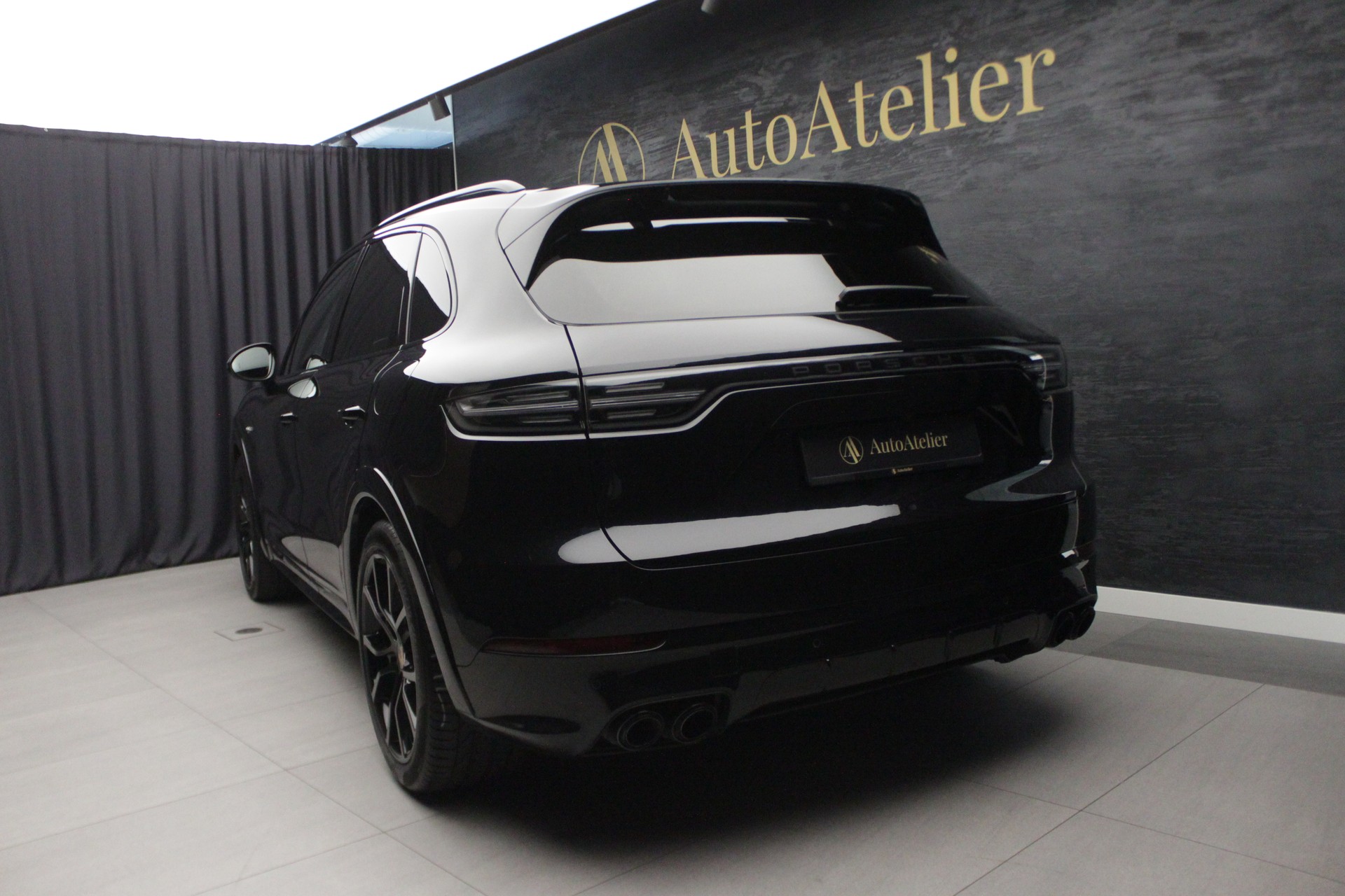 PORSCHE Cayenne E-Hybrid-image-9
