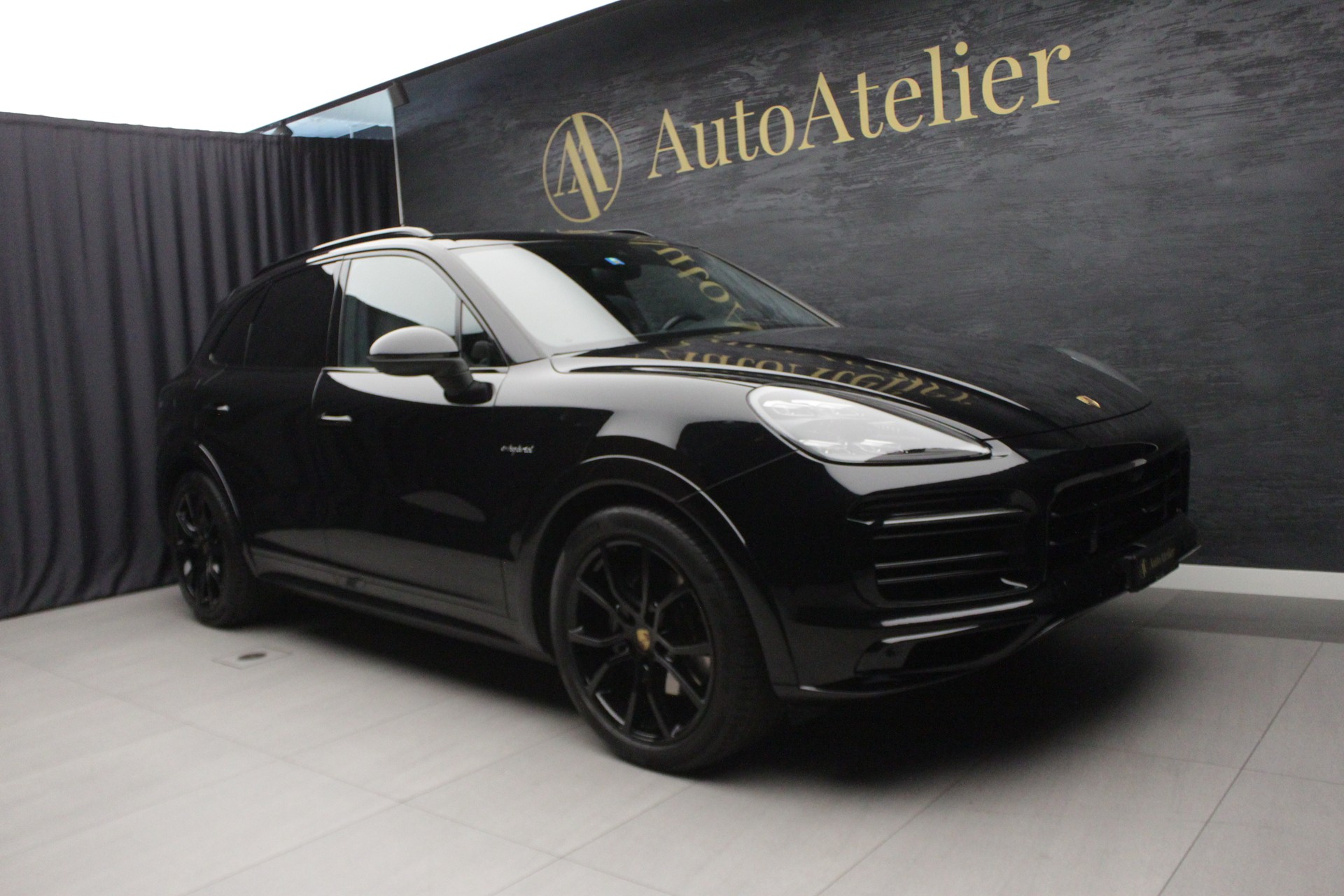 PORSCHE Cayenne E-Hybrid-image-2