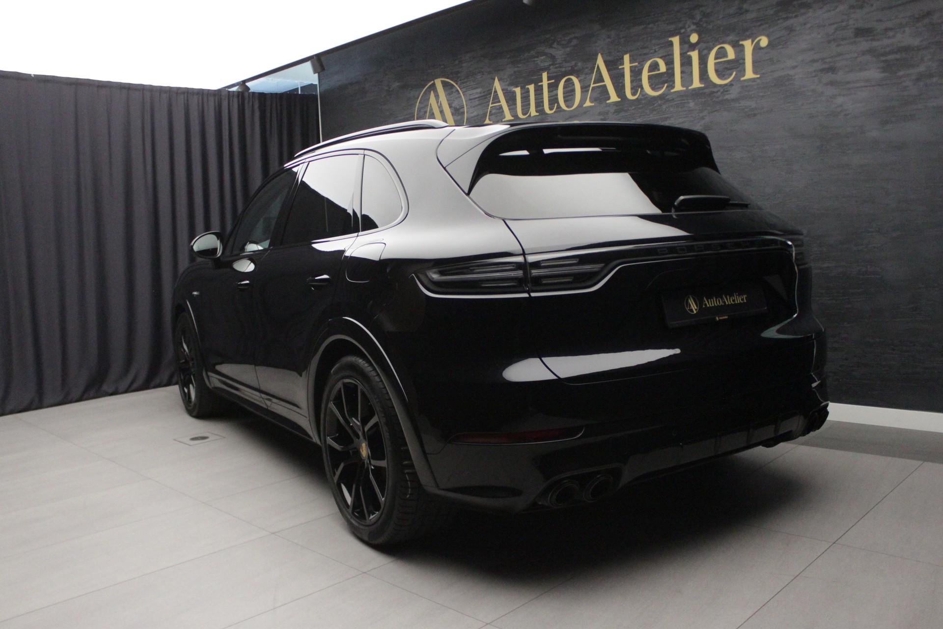 PORSCHE Cayenne E-Hybrid-image-10