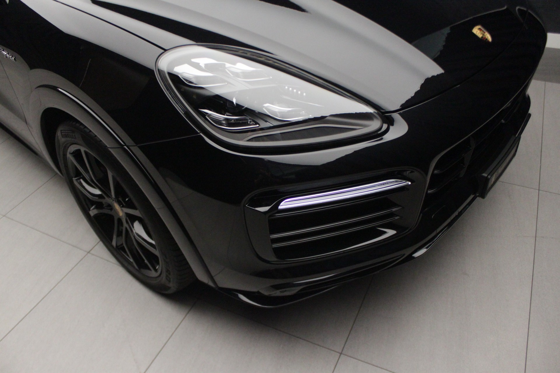 PORSCHE Cayenne E-Hybrid-image-4