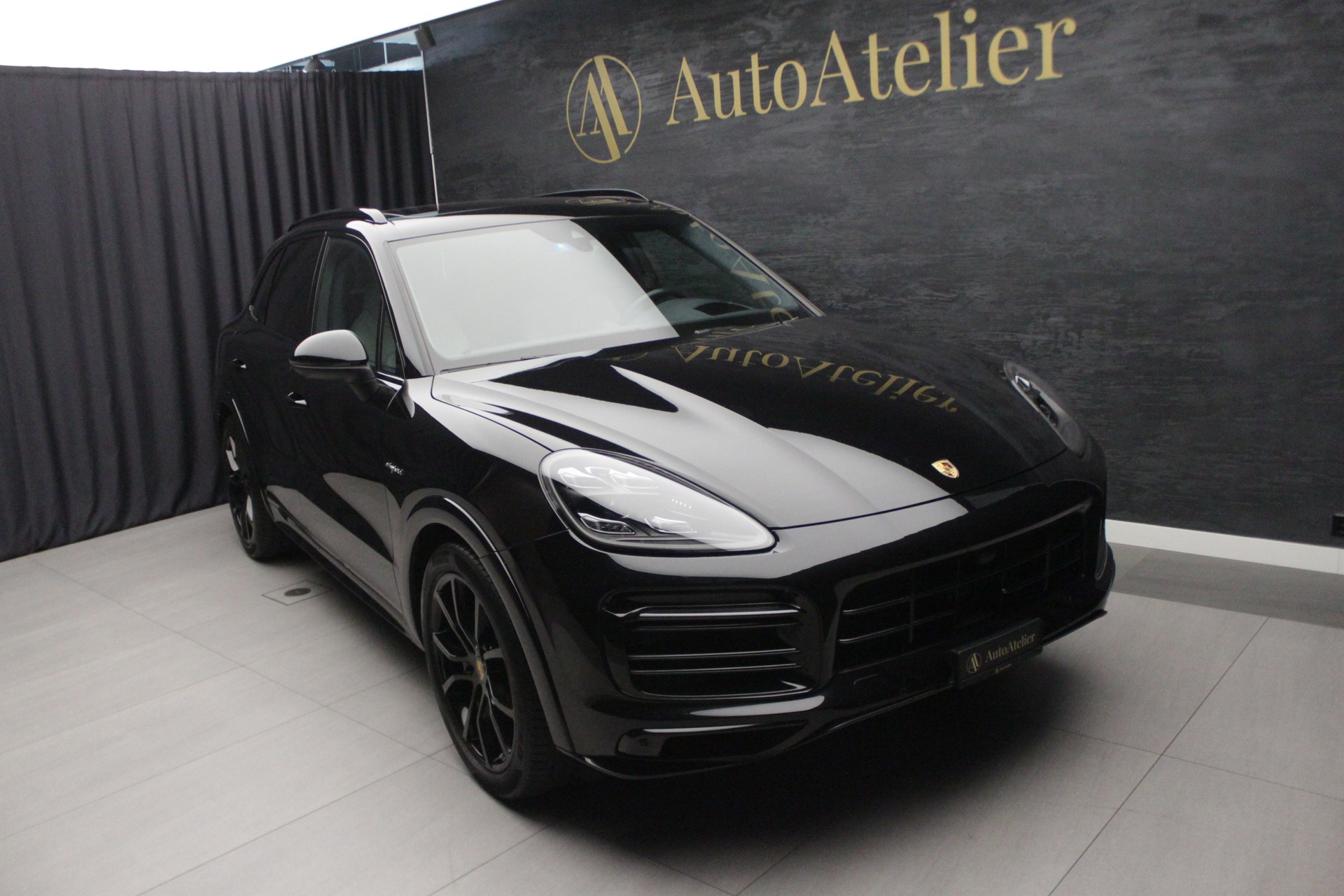PORSCHE Cayenne E-Hybrid-image-1