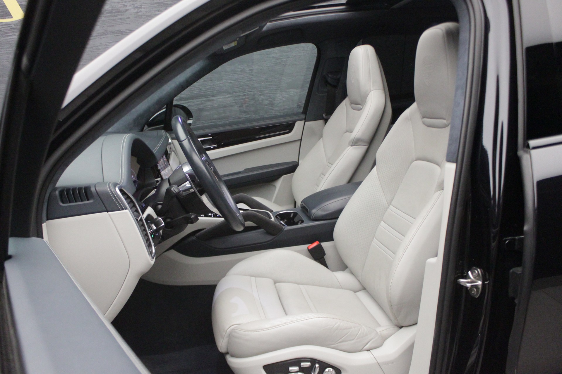 PORSCHE Cayenne E-Hybrid-image-16