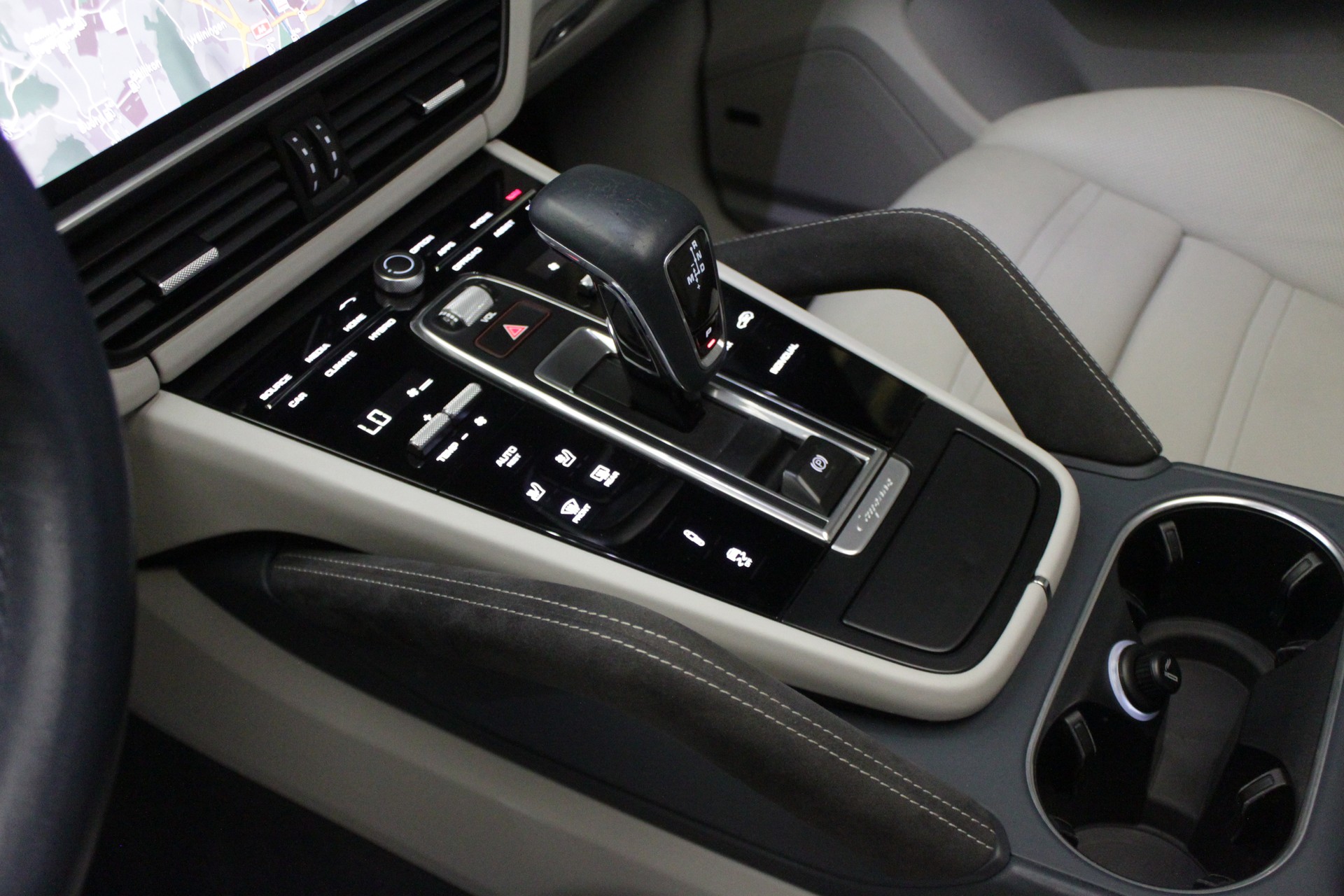 PORSCHE Cayenne E-Hybrid-image-21