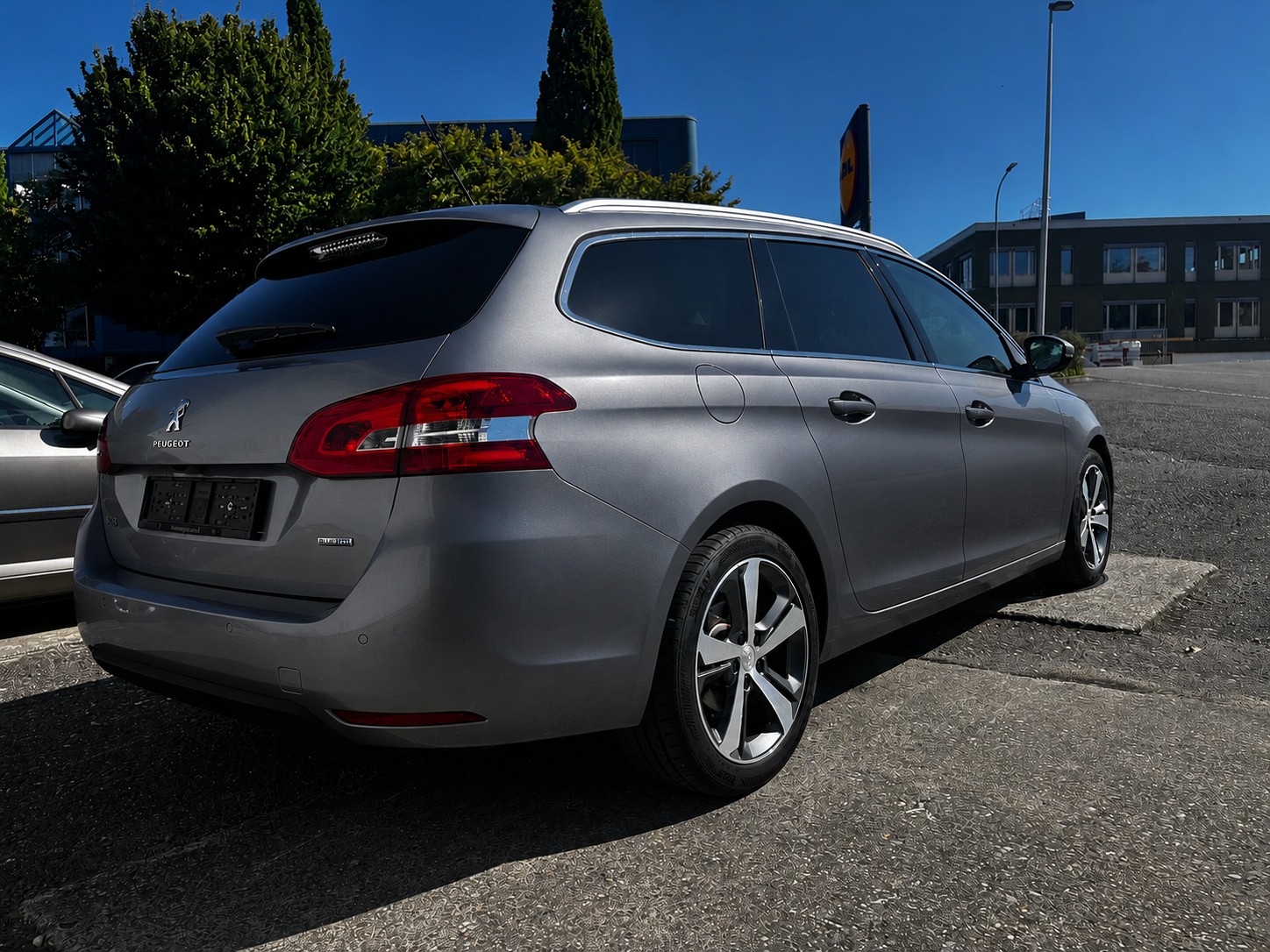 PEUGEOT 308 SW 2.0 BlueHDI Féline Automatic-image-5