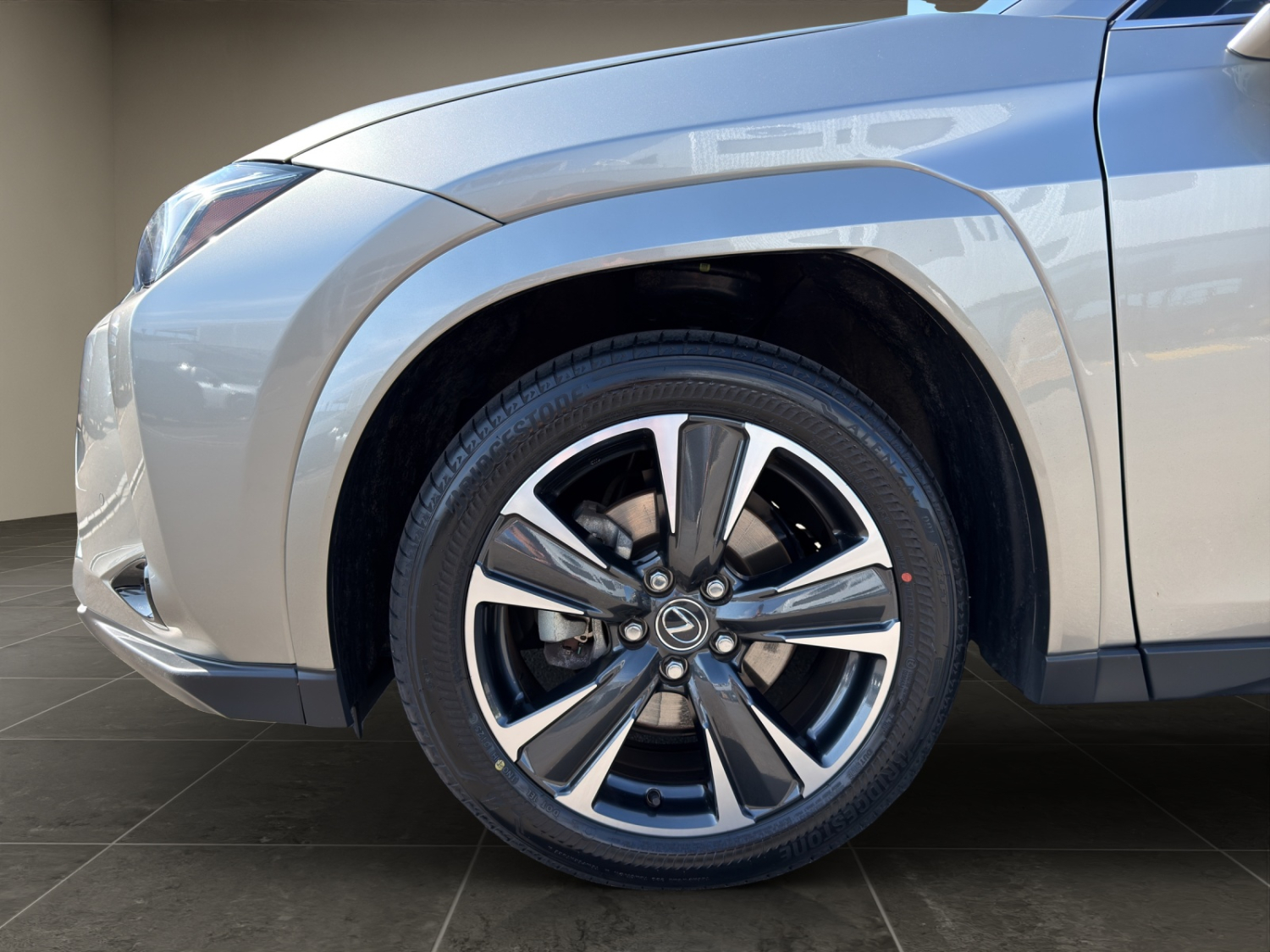 LEXUS UX 300h excellence AWD-image-24