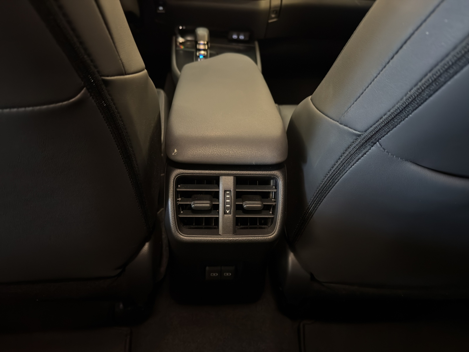 LEXUS UX 300h excellence AWD-image-19