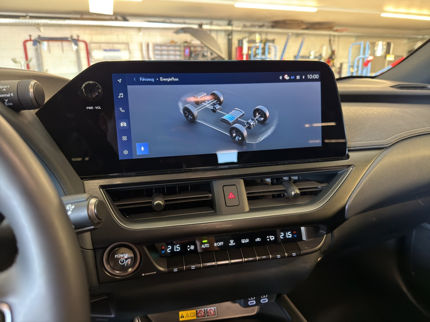 LEXUS UX 300h excellence AWD-image-16