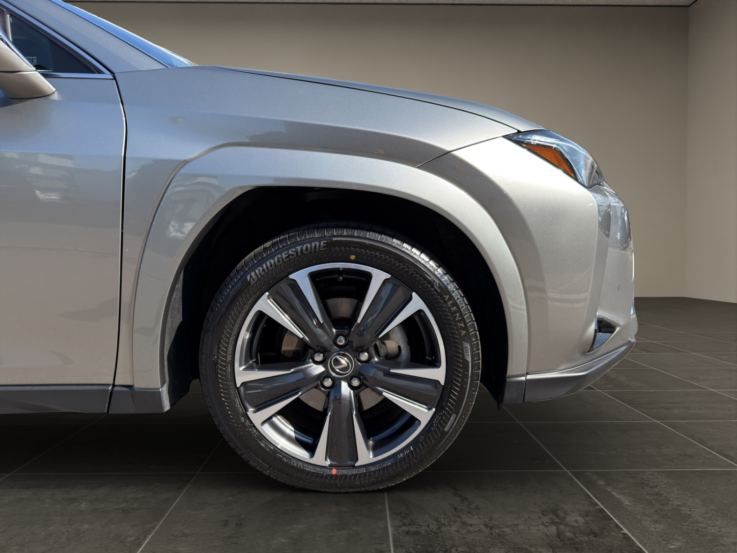 LEXUS UX 300h excellence AWD-image-27