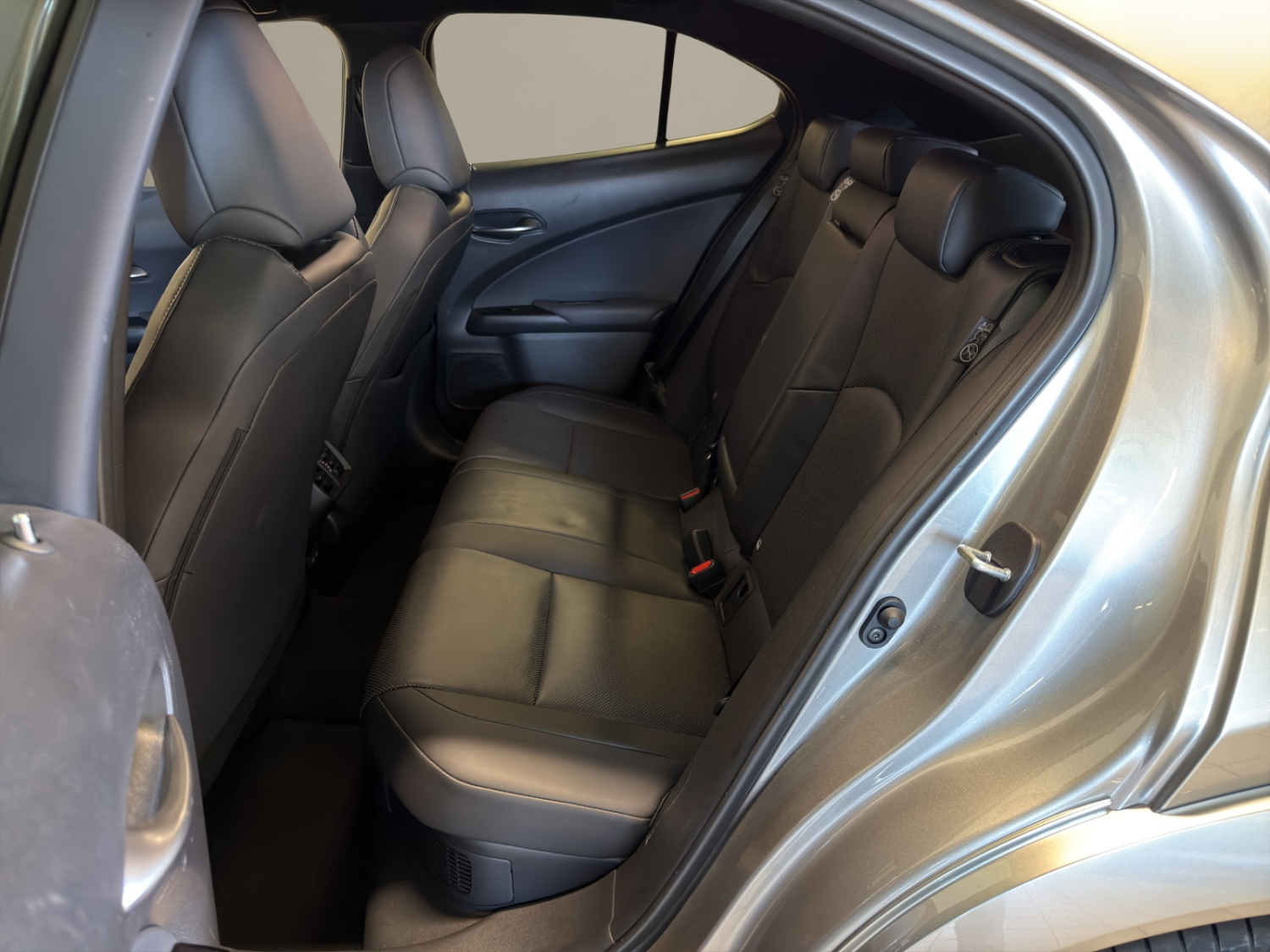 LEXUS UX 300h excellence AWD-image-9