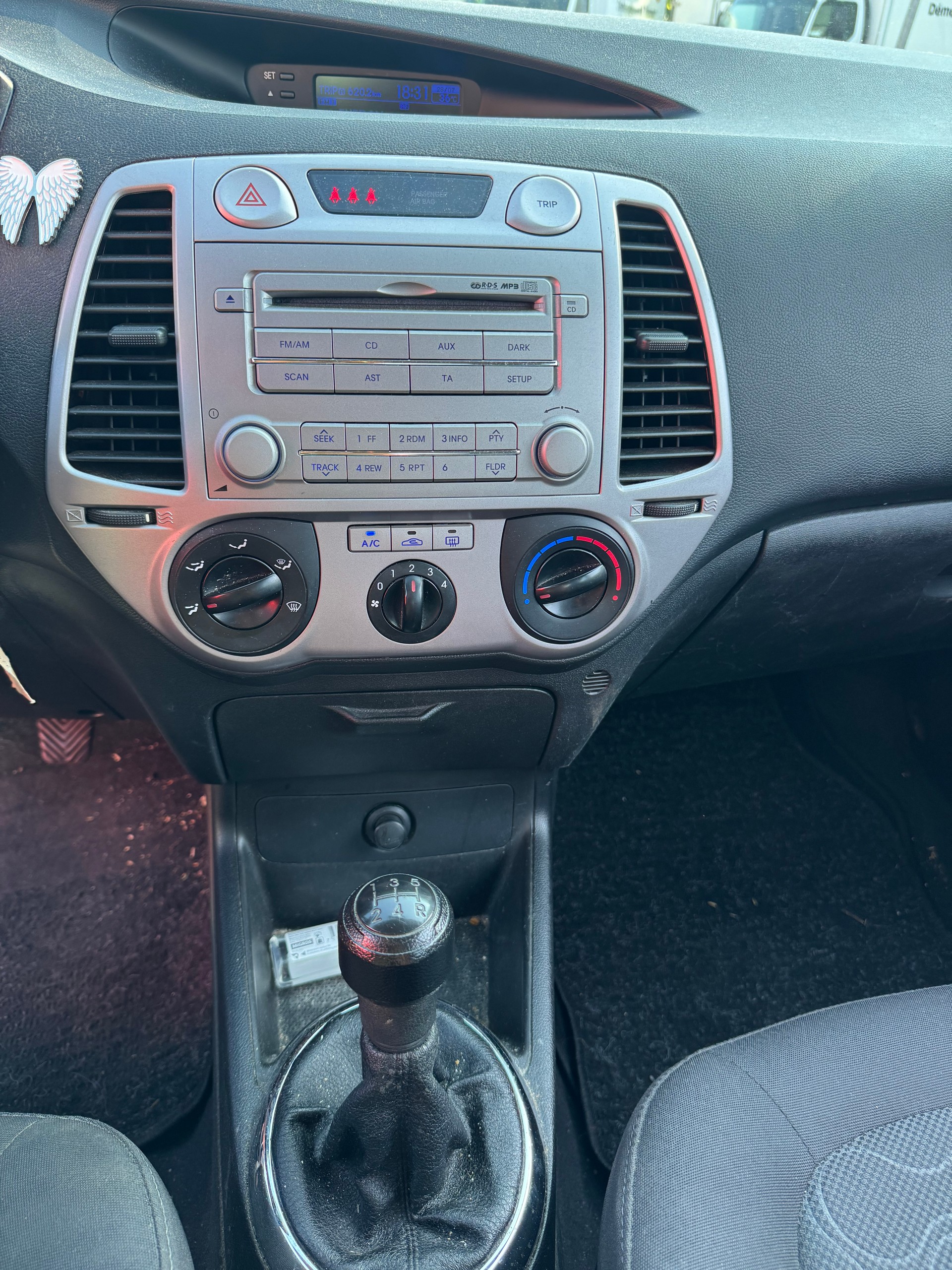 HYUNDAI i20 1.2 Comfort-image-15