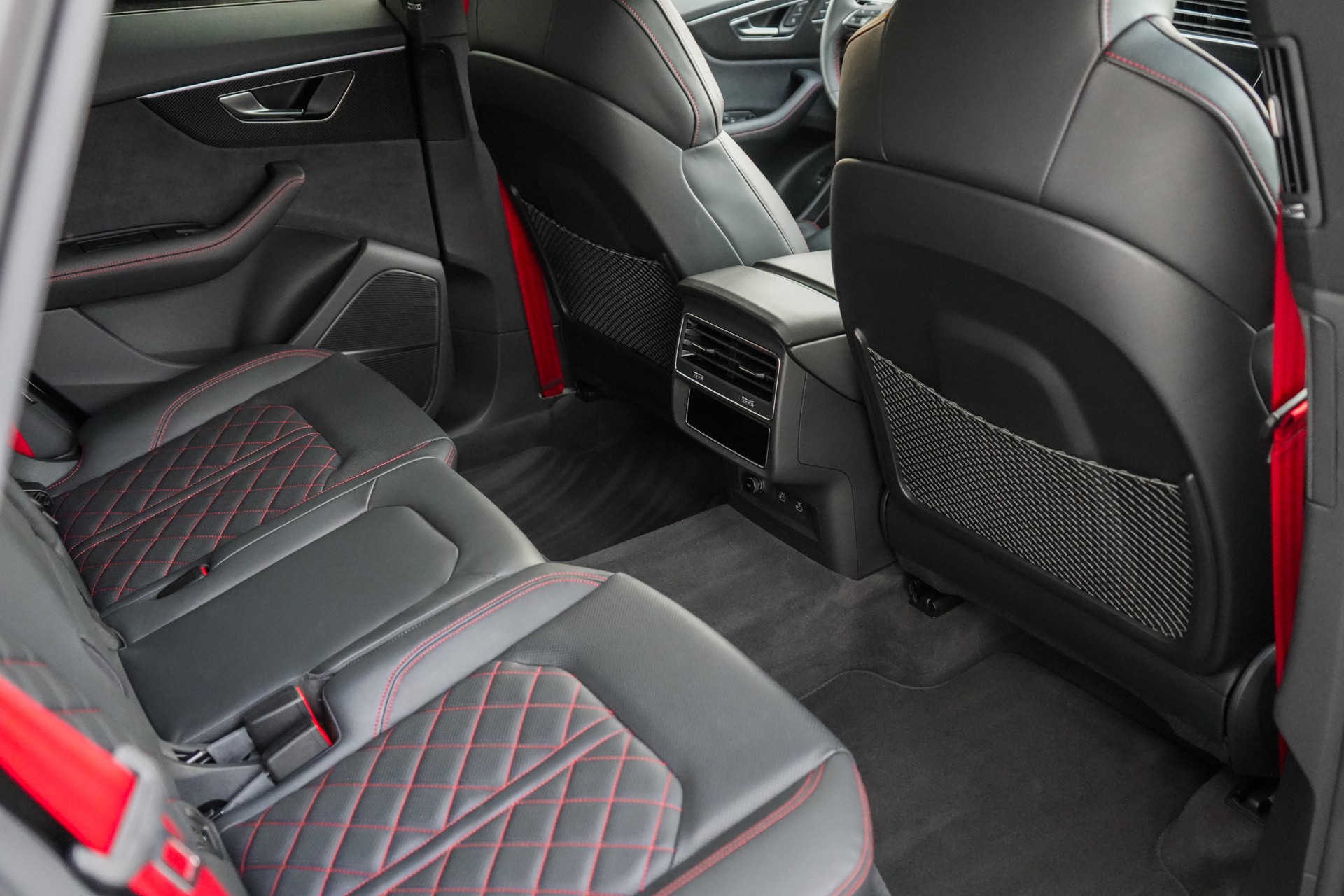 AUDI SQ8 Competition TFSI quattro tiptronic-image-26