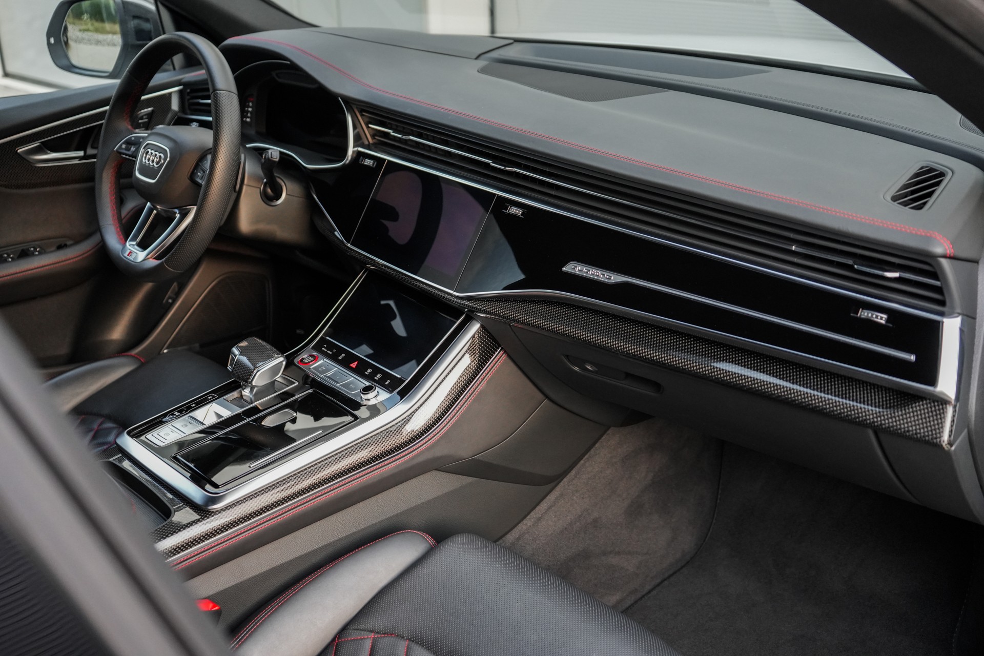 AUDI SQ8 Competition TFSI quattro tiptronic-image-16