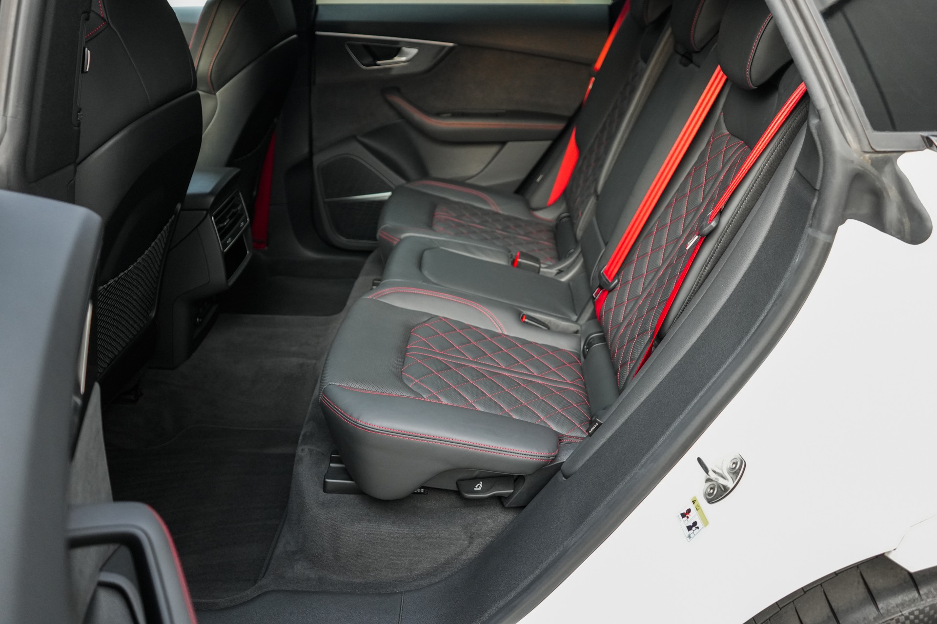 AUDI SQ8 Competition TFSI quattro tiptronic-image-21
