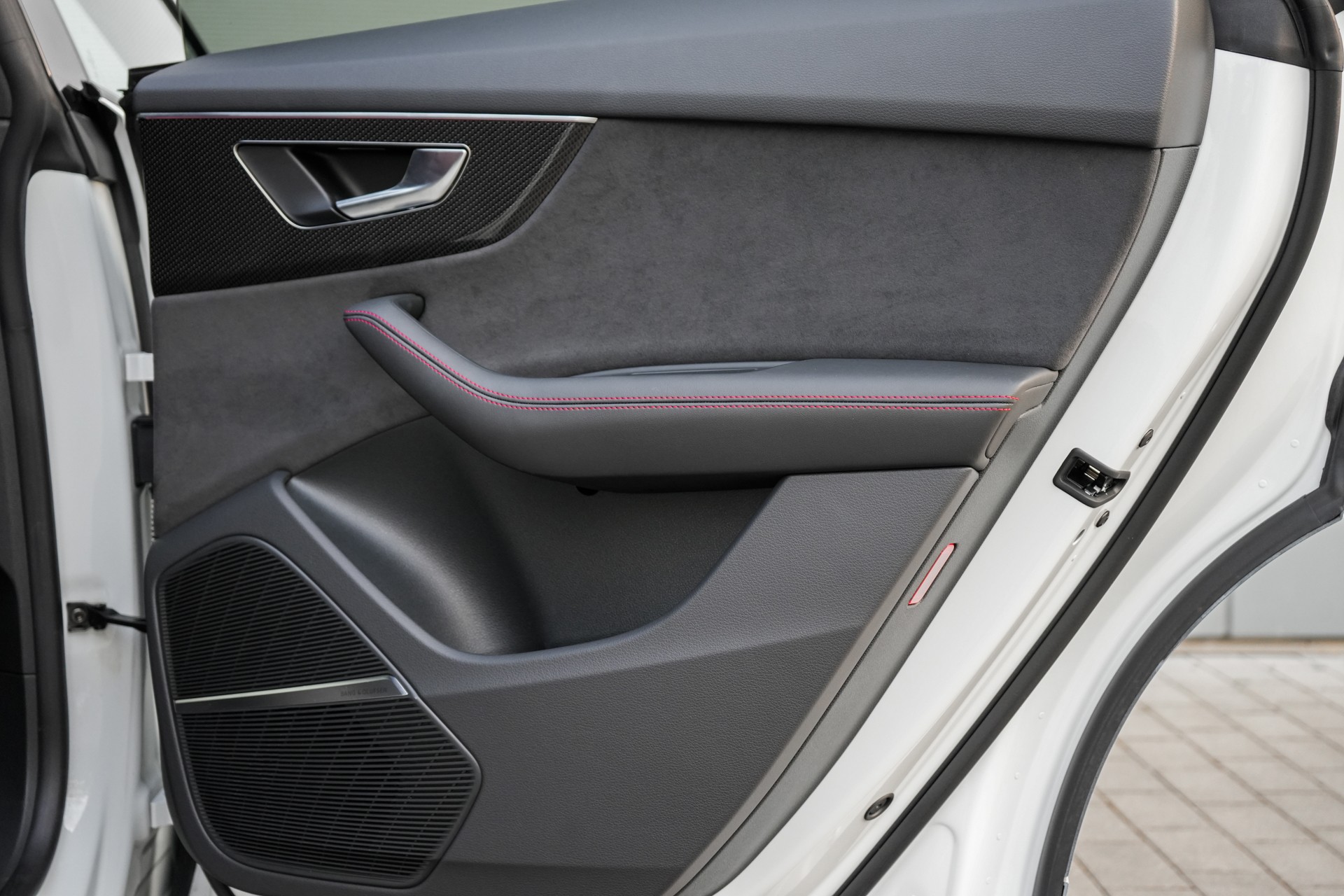 AUDI SQ8 Competition TFSI quattro tiptronic-image-28
