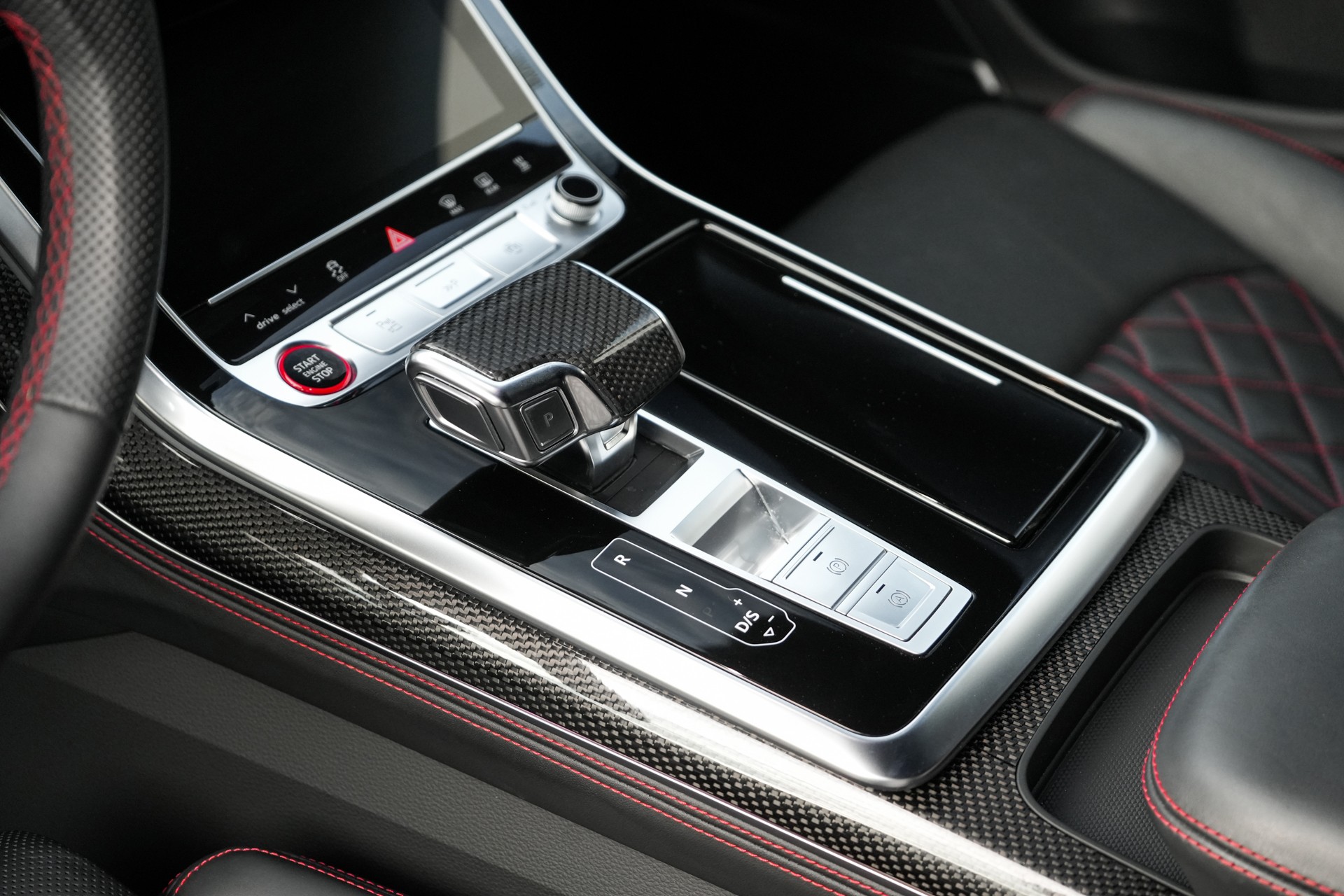 AUDI SQ8 Competition TFSI quattro tiptronic-image-13