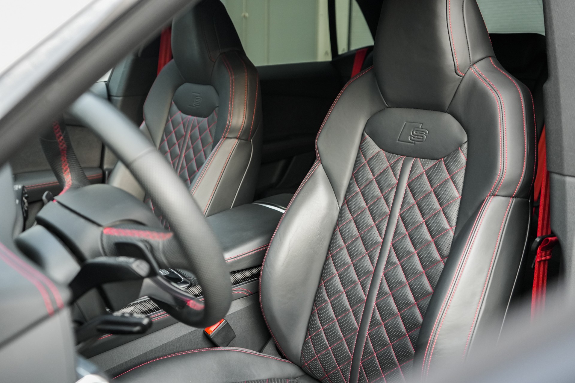 AUDI SQ8 Competition TFSI quattro tiptronic-image-11