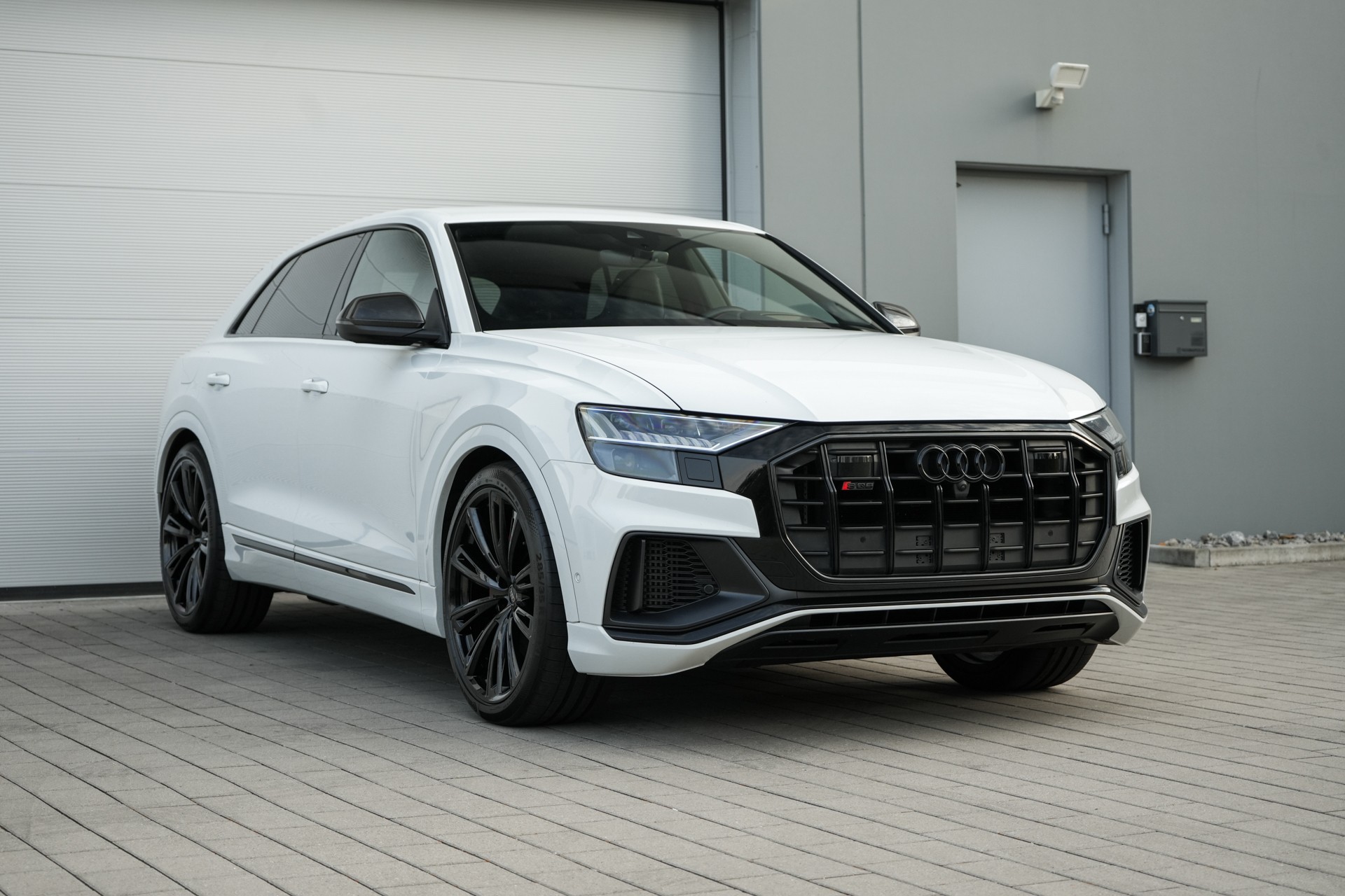 AUDI SQ8 Competition TFSI quattro tiptronic-image-2