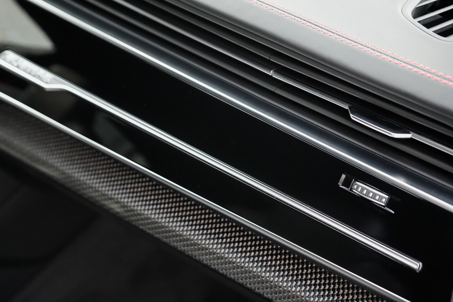 AUDI SQ8 Competition TFSI quattro tiptronic-image-18
