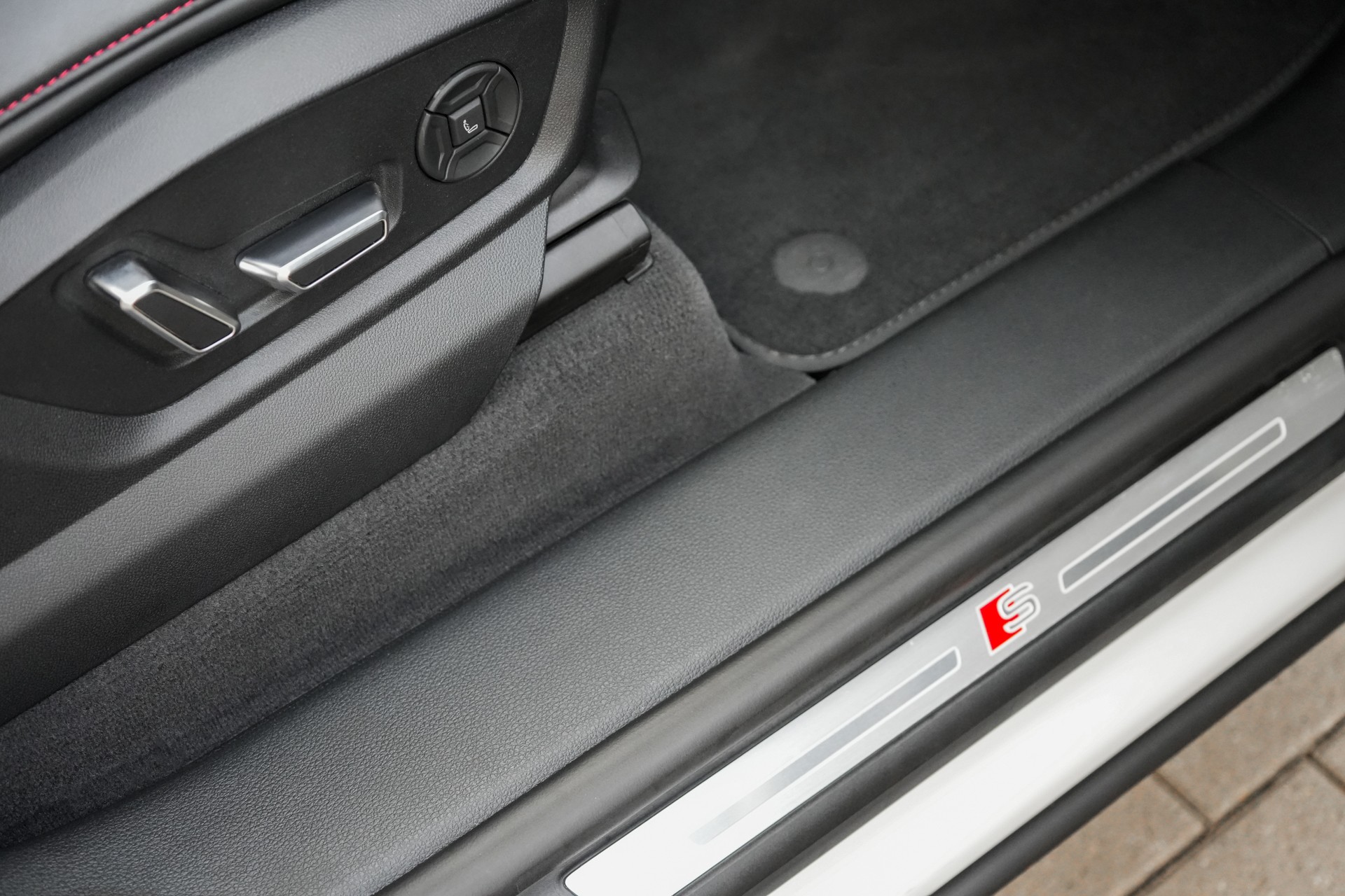 AUDI SQ8 Competition TFSI quattro tiptronic-image-19