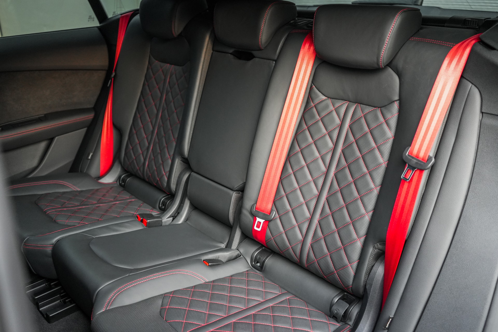 AUDI SQ8 Competition TFSI quattro tiptronic-image-23