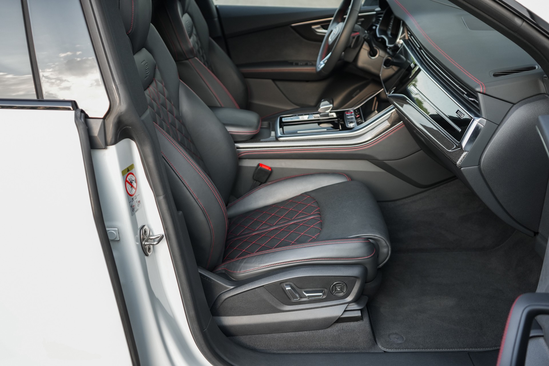 AUDI SQ8 Competition TFSI quattro tiptronic-image-15