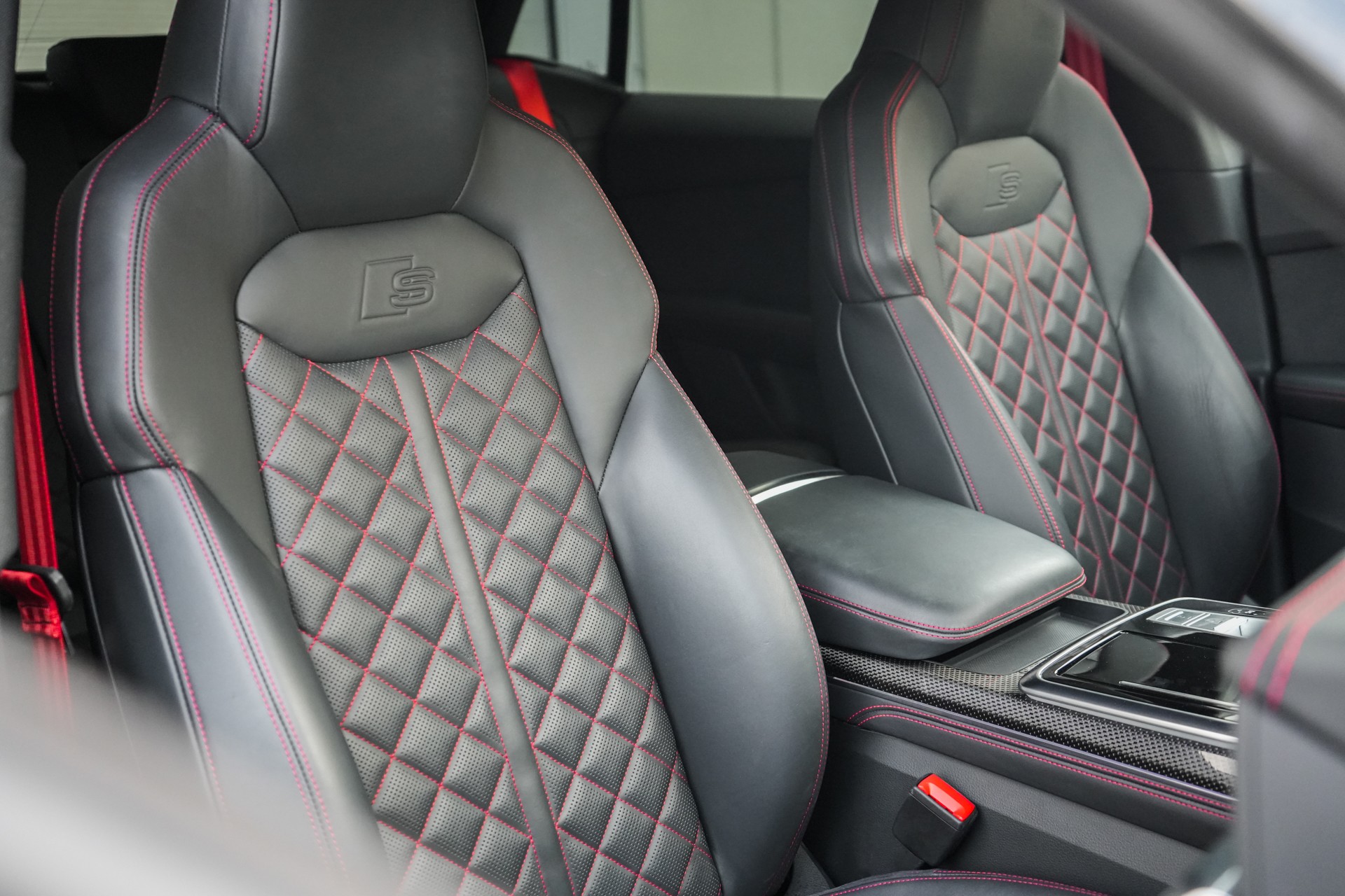 AUDI SQ8 Competition TFSI quattro tiptronic-image-17