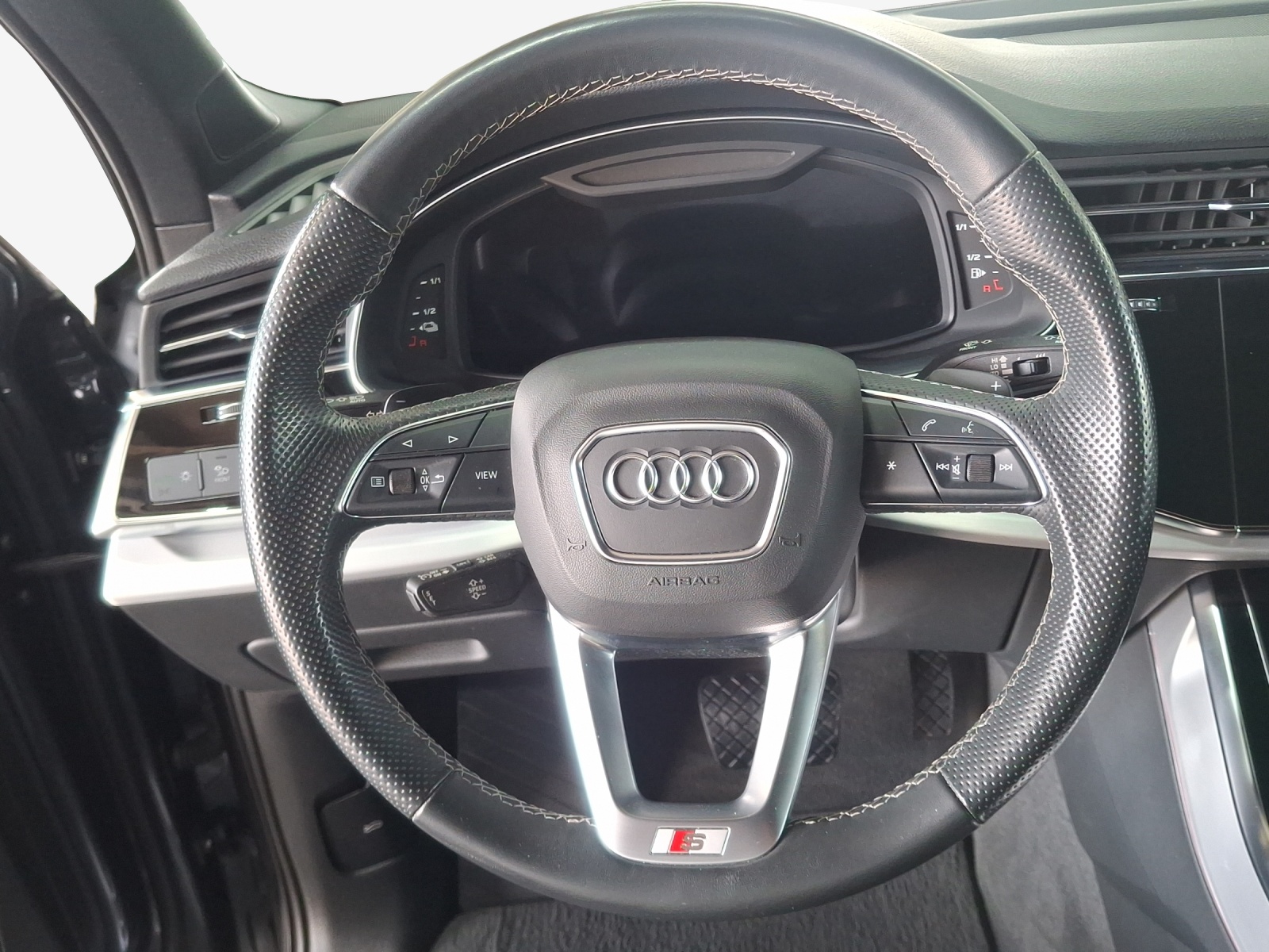 AUDI Q7 60 TFSI e quattro PHEV S line tiptronic-image-9