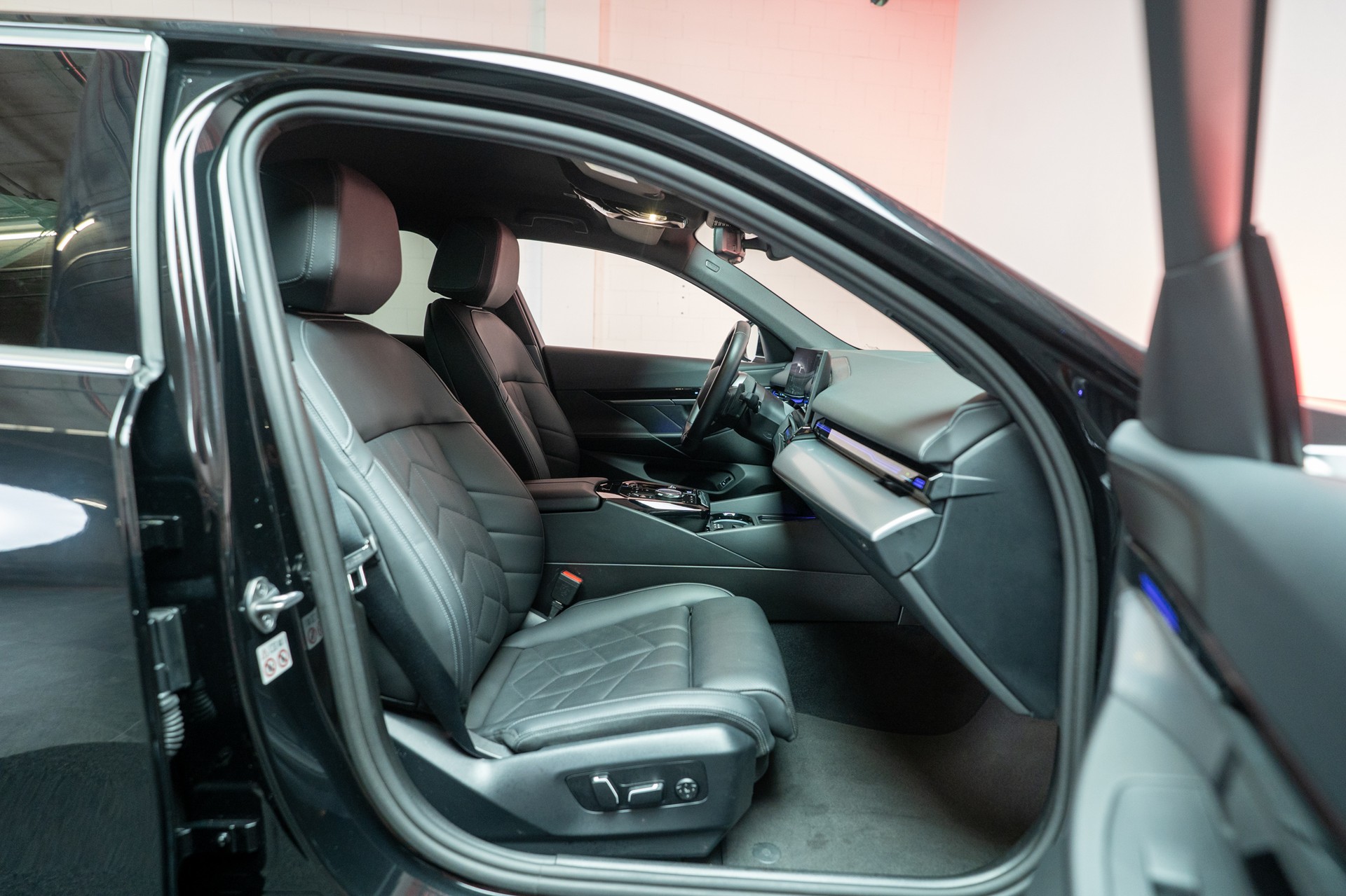 BMW 520i M Sport / Iconic Glow / Rückfahrkamera / el.Sitze-image-14