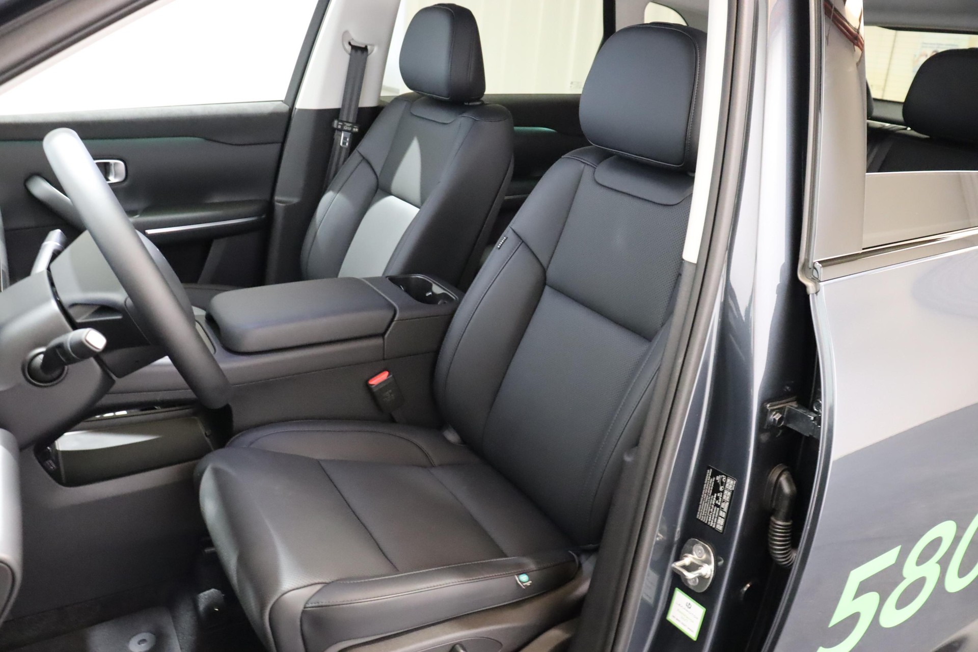 LEAPMOTOR C10 EV AWD-image-3