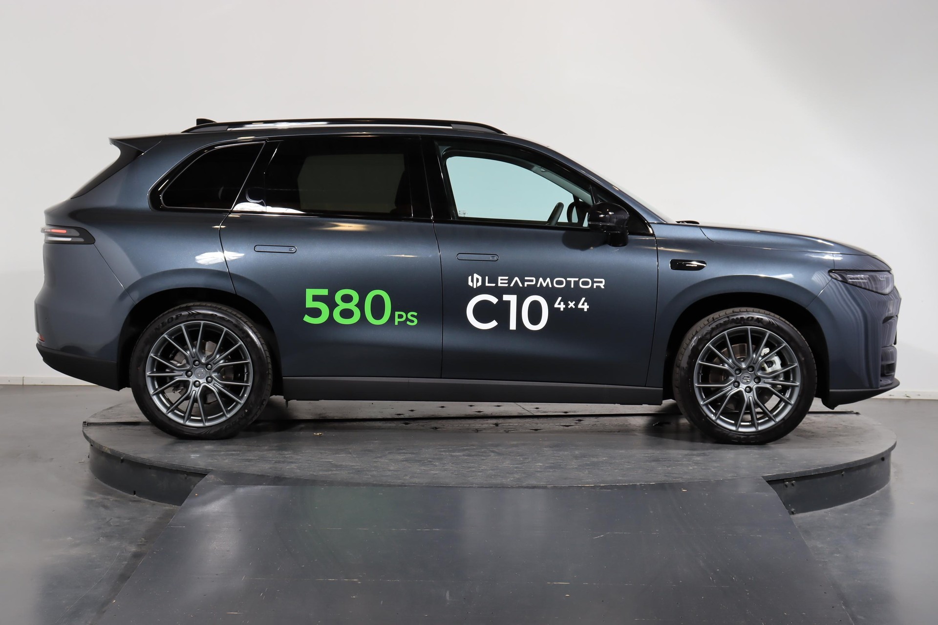 LEAPMOTOR C10 EV AWD-image-1