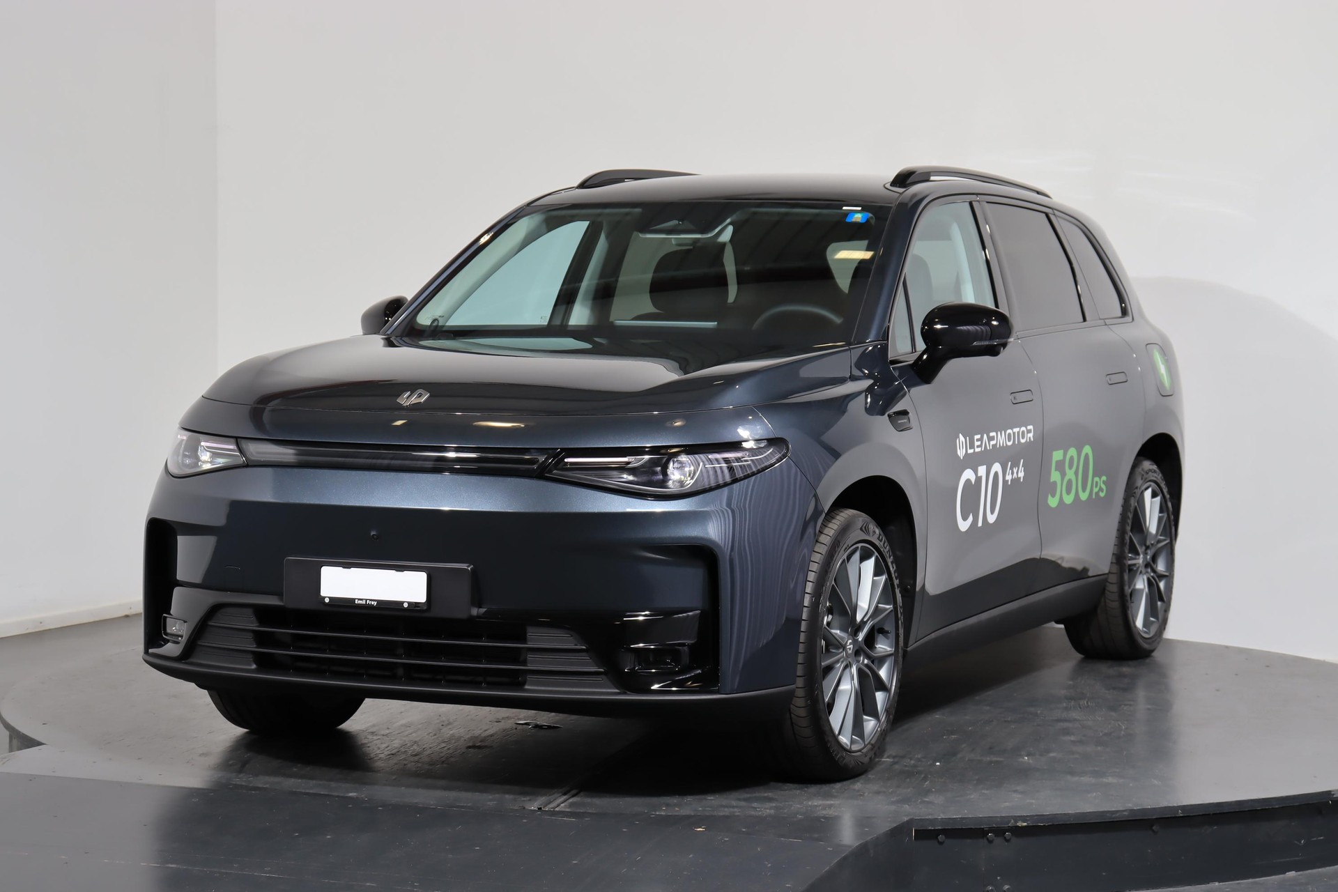 LEAPMOTOR C10 EV AWD-image-0