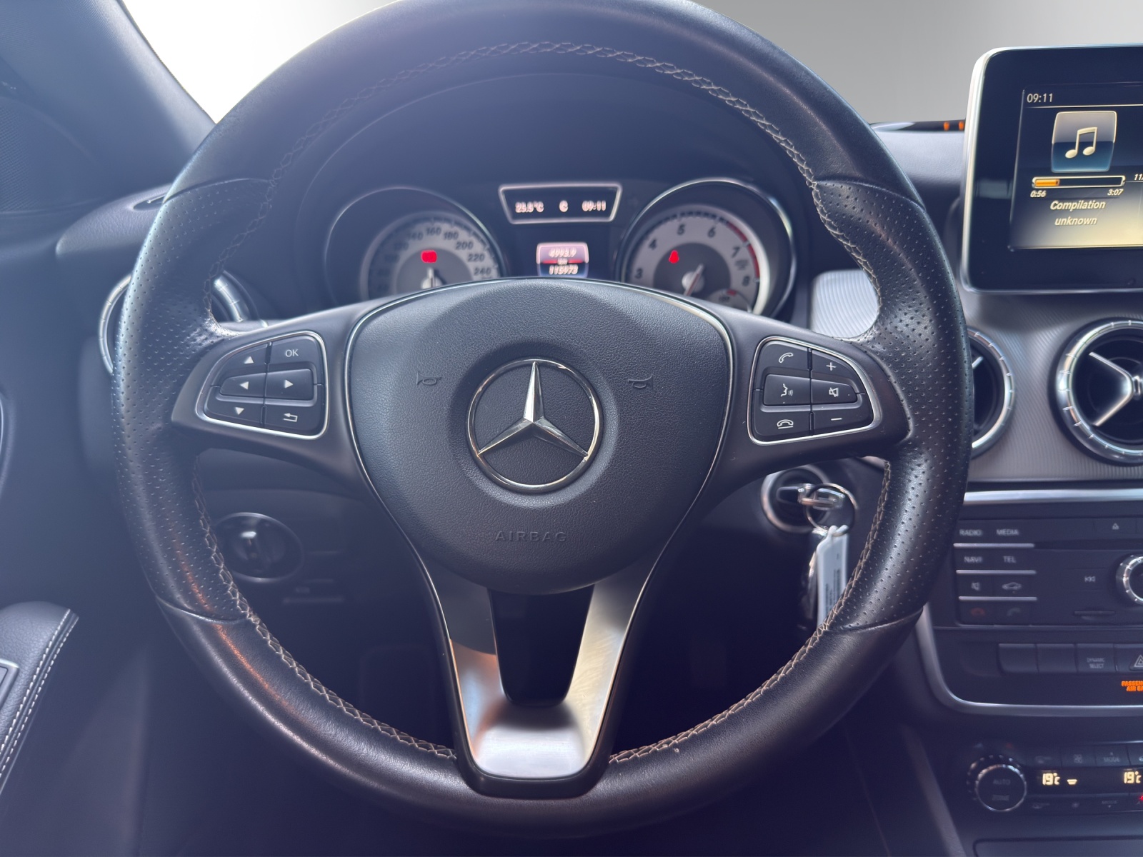MERCEDES-BENZ CLA 180 Urban-image-12
