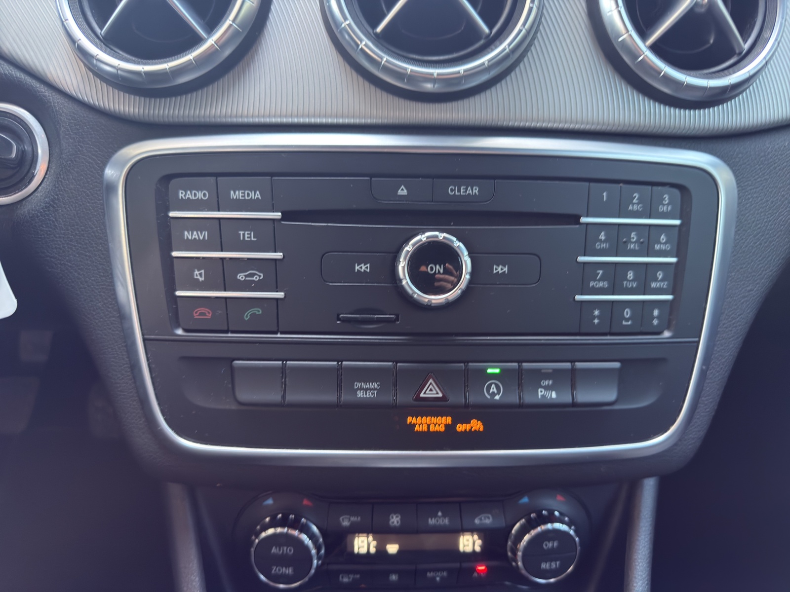 MERCEDES-BENZ CLA 180 Urban-image-14