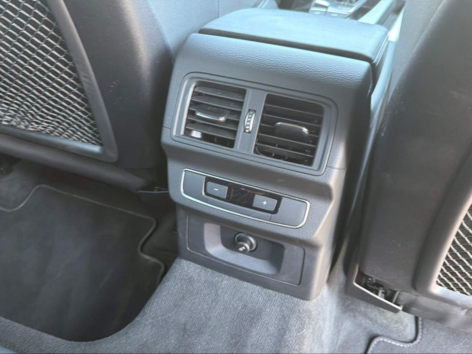 AUDI Q5 55 TFSI e PHEV S line quattro S-tronic-image-16