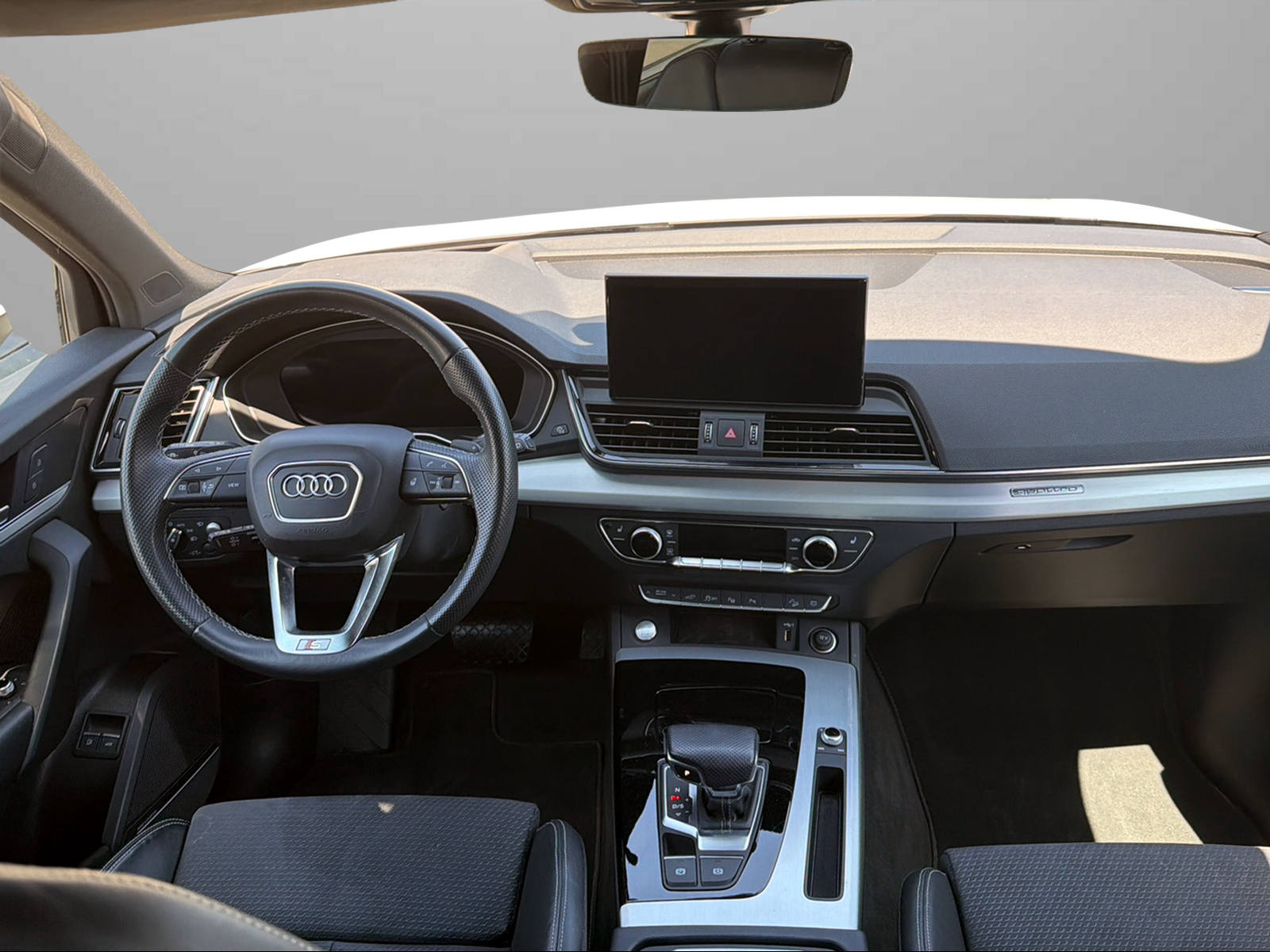 AUDI Q5 55 TFSI e PHEV S line quattro S-tronic-image-12