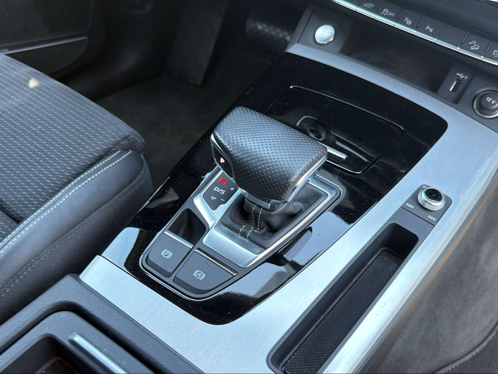 AUDI Q5 55 TFSI e PHEV S line quattro S-tronic-image-14
