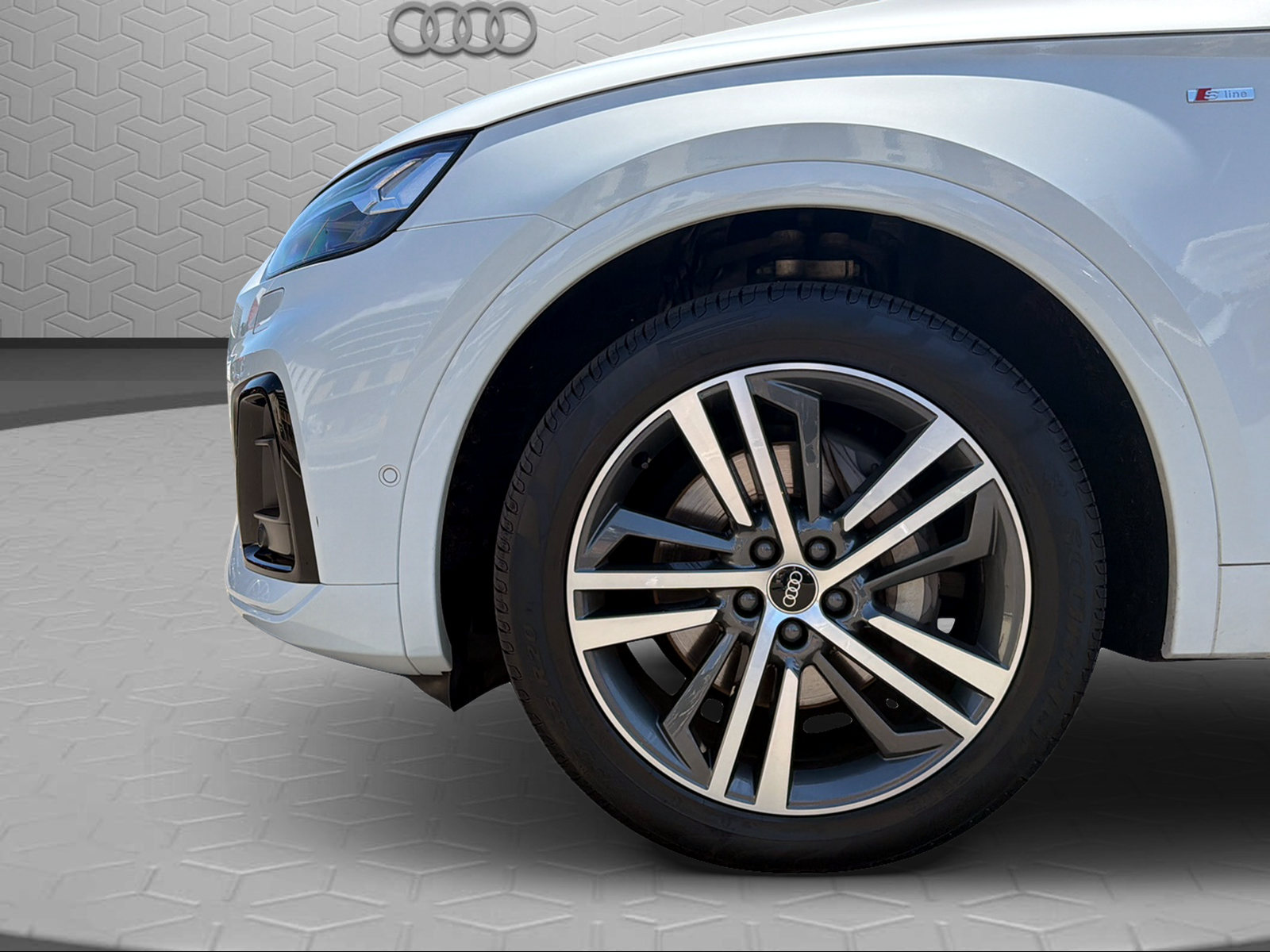 AUDI Q5 55 TFSI e PHEV S line quattro S-tronic-image-8