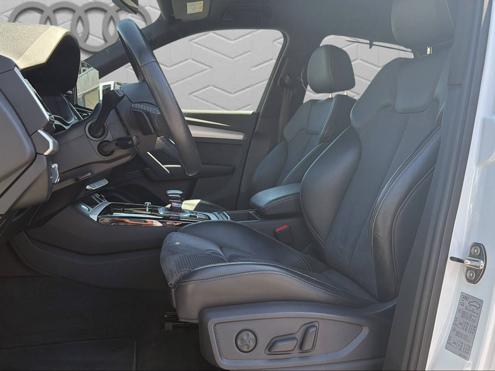 AUDI Q5 55 TFSI e PHEV S line quattro S-tronic-image-10