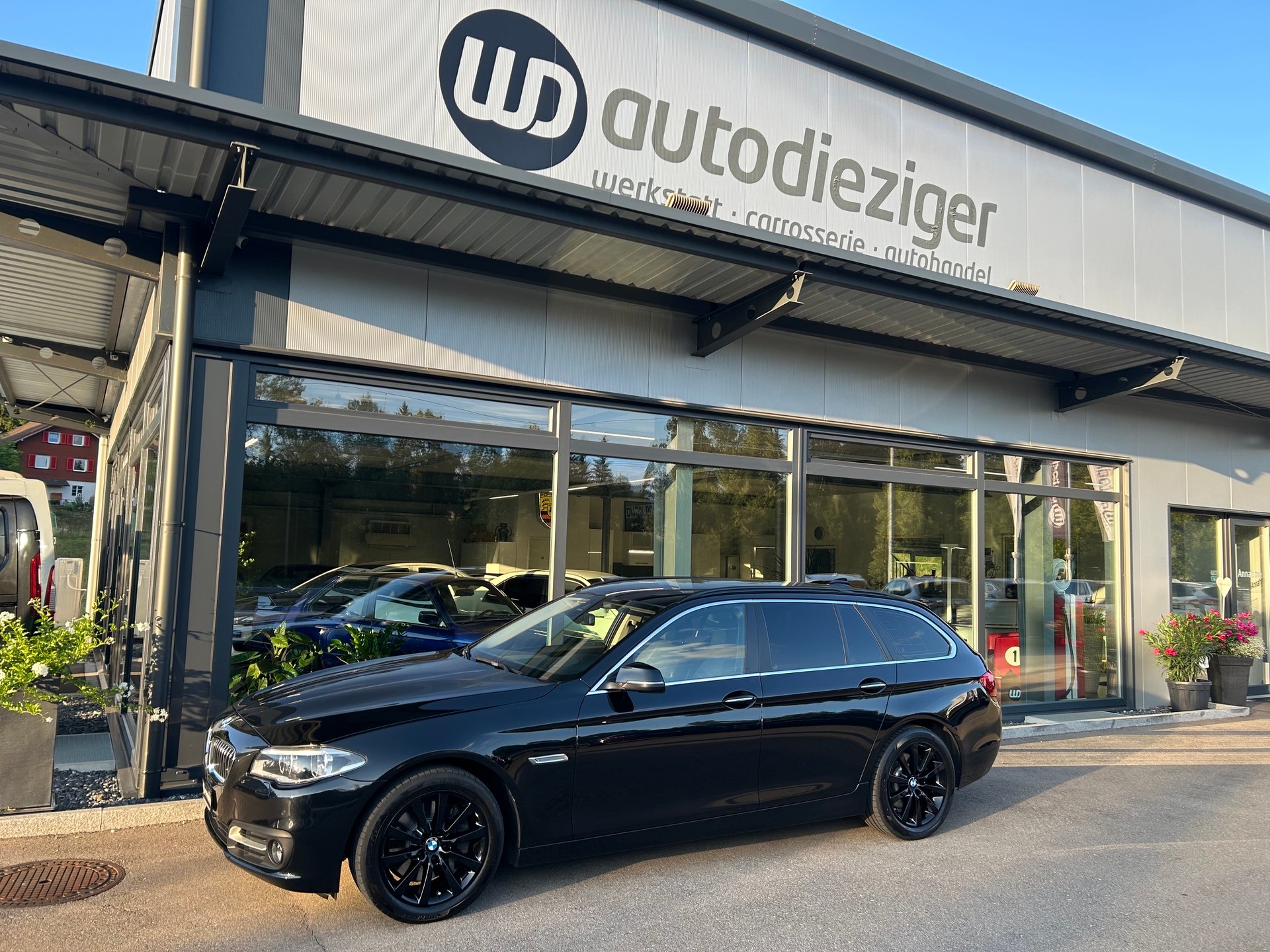 BMW 528i Touring xDrive Steptronic-image-0