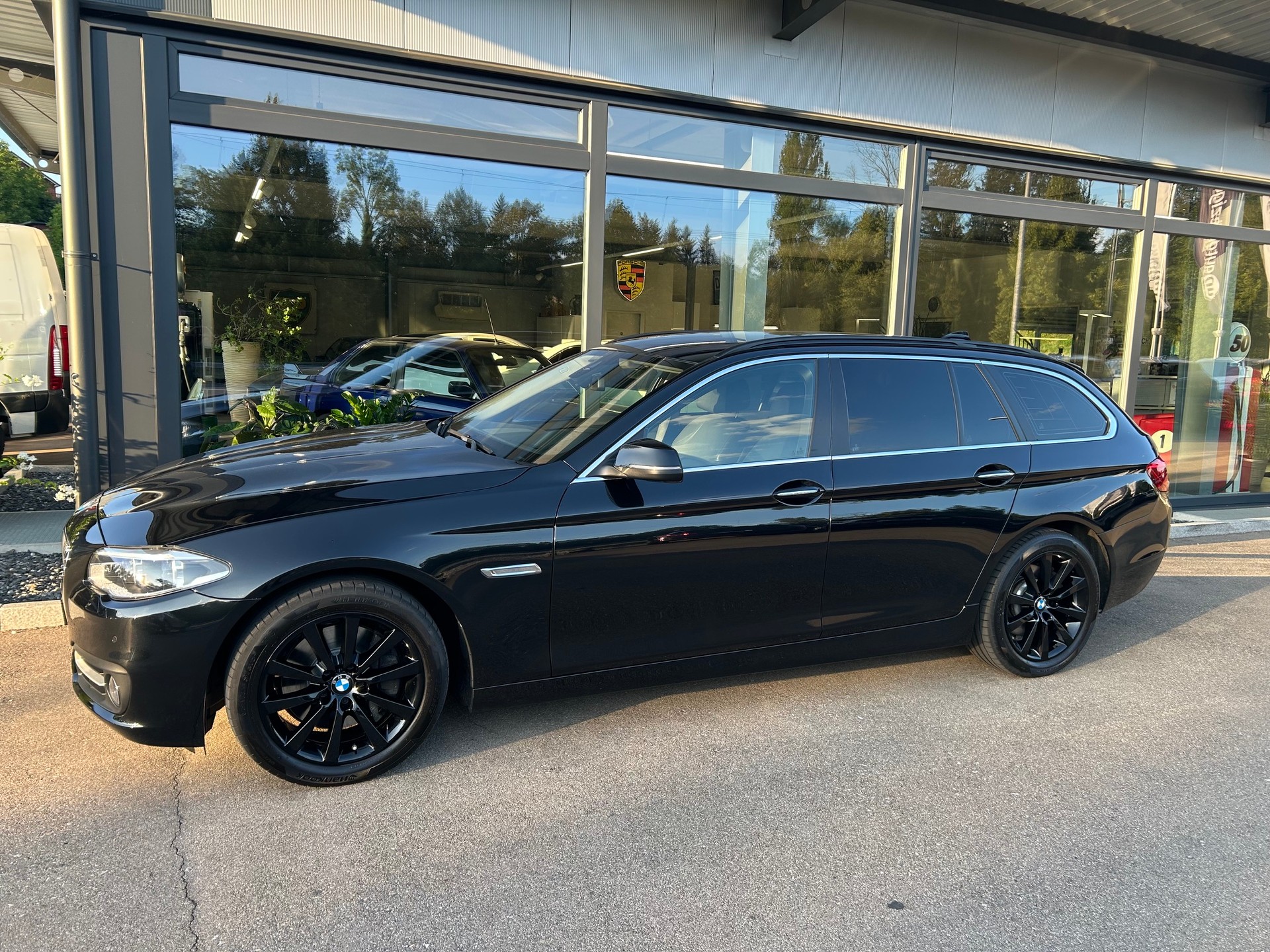 BMW 528i Touring xDrive Steptronic-image-4