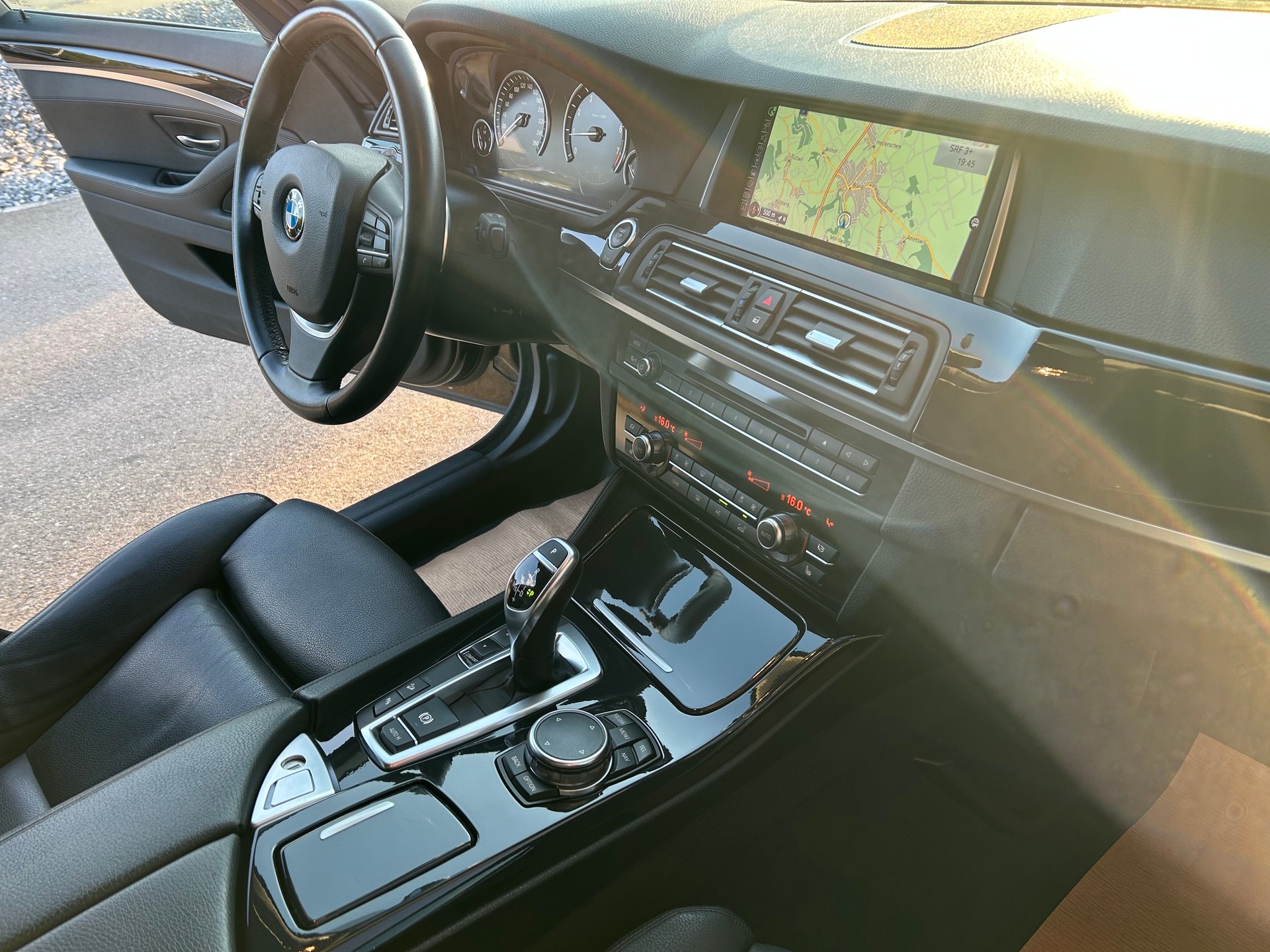 BMW 528i Touring xDrive Steptronic-image-12