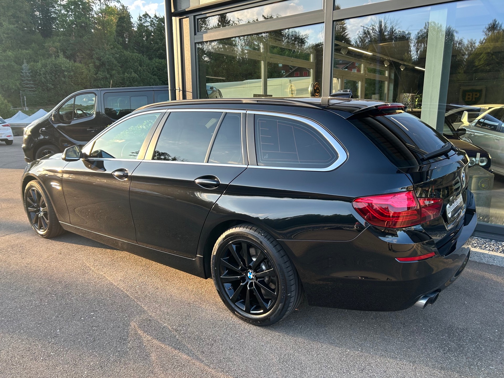 BMW 528i Touring xDrive Steptronic-image-5