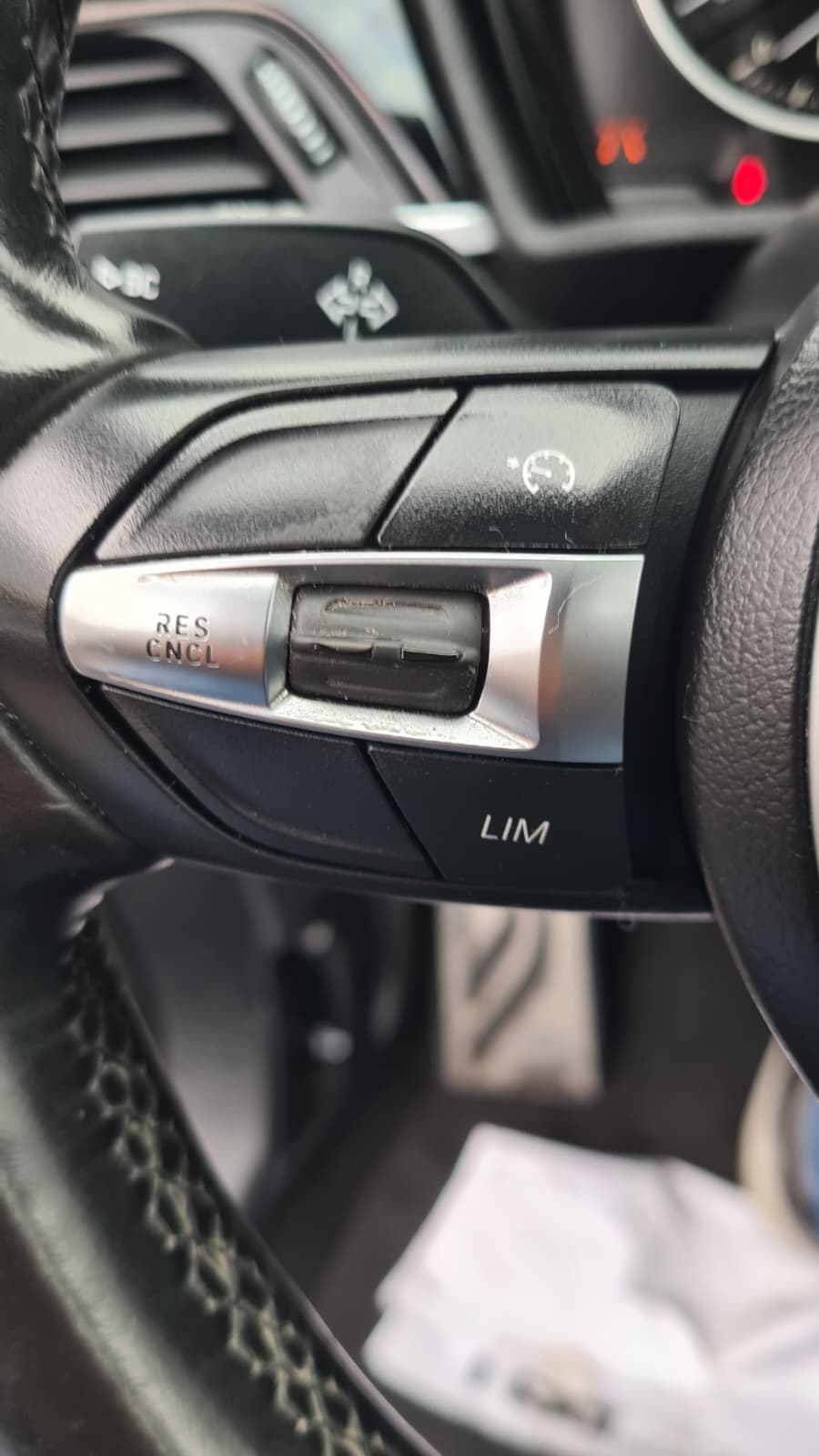 BMW X1 xDrive 20d M Sport Steptronic ** Alcantara-Leder ** Gr-Navi ** RF-Kamera ** Head UP Display ** Frisch Ab MFK & Service **-image-9