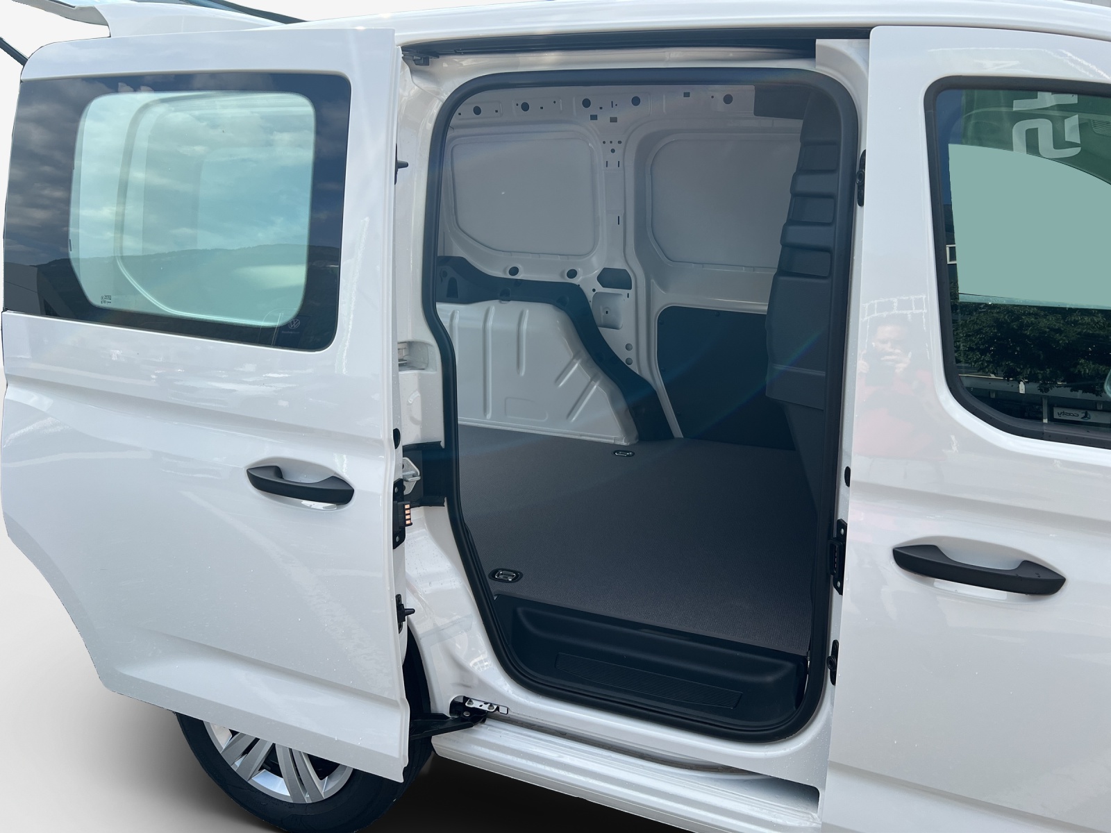 VW Caddy Cargo 2.0TDI 4Motion-image-12