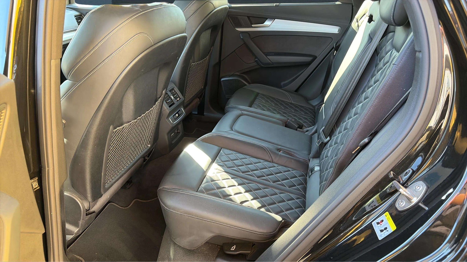 AUDI Q5 40 TDI Black Edition quattro S-tronic S line mit Werksgarantie & AHK + B&O Soundsystem-image-12