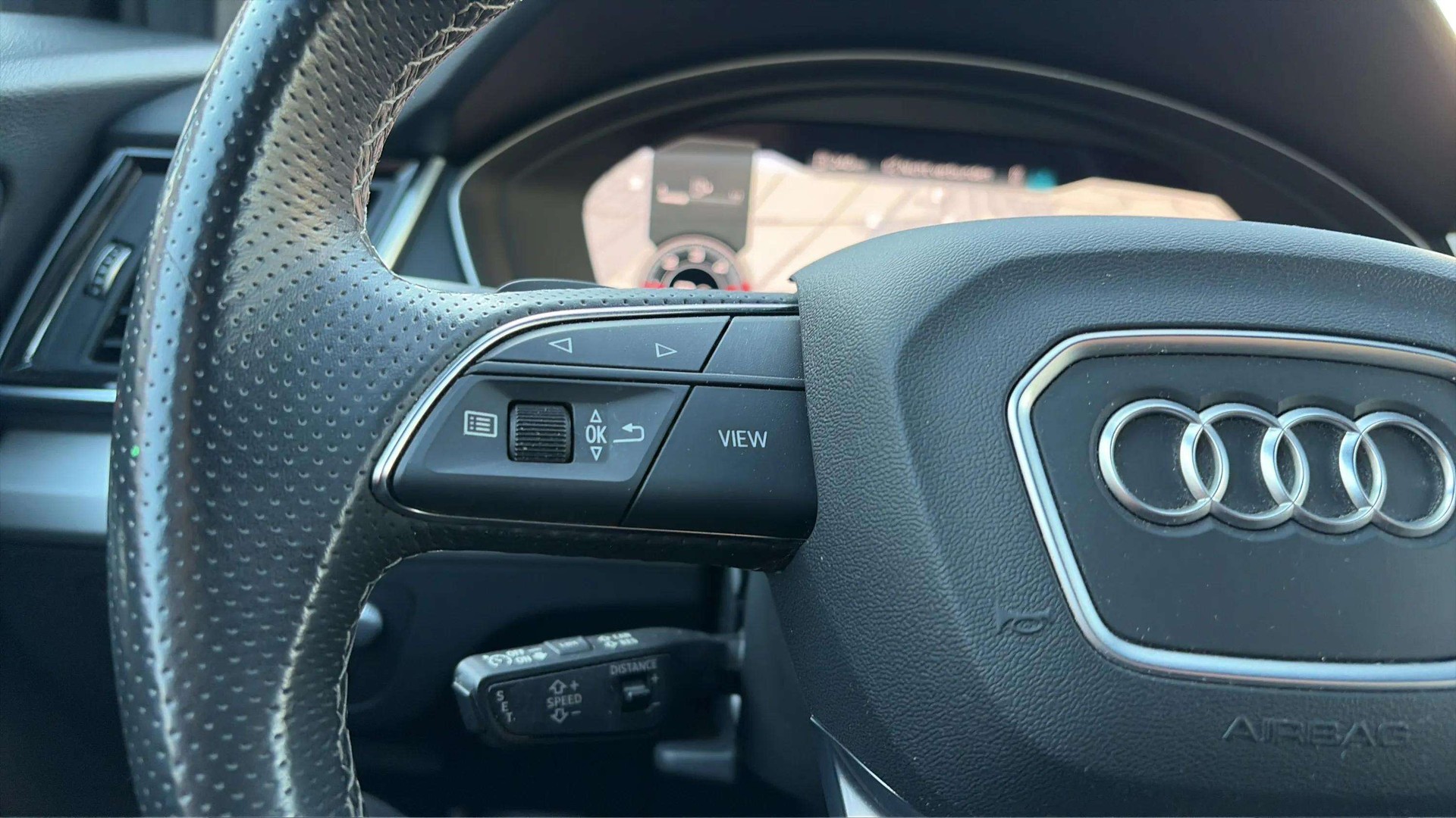 AUDI Q5 40 TDI Black Edition quattro S-tronic S line mit Werksgarantie & AHK + B&O Soundsystem-image-23