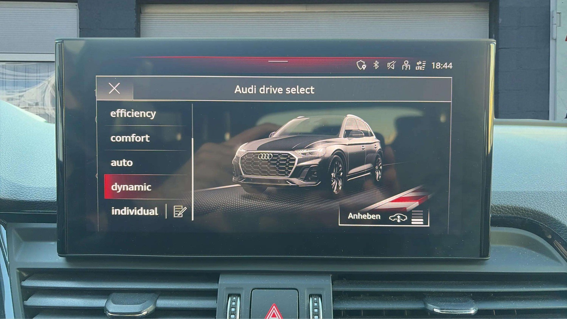 AUDI Q5 40 TDI Black Edition quattro S-tronic S line mit Werksgarantie & AHK + B&O Soundsystem-image-19