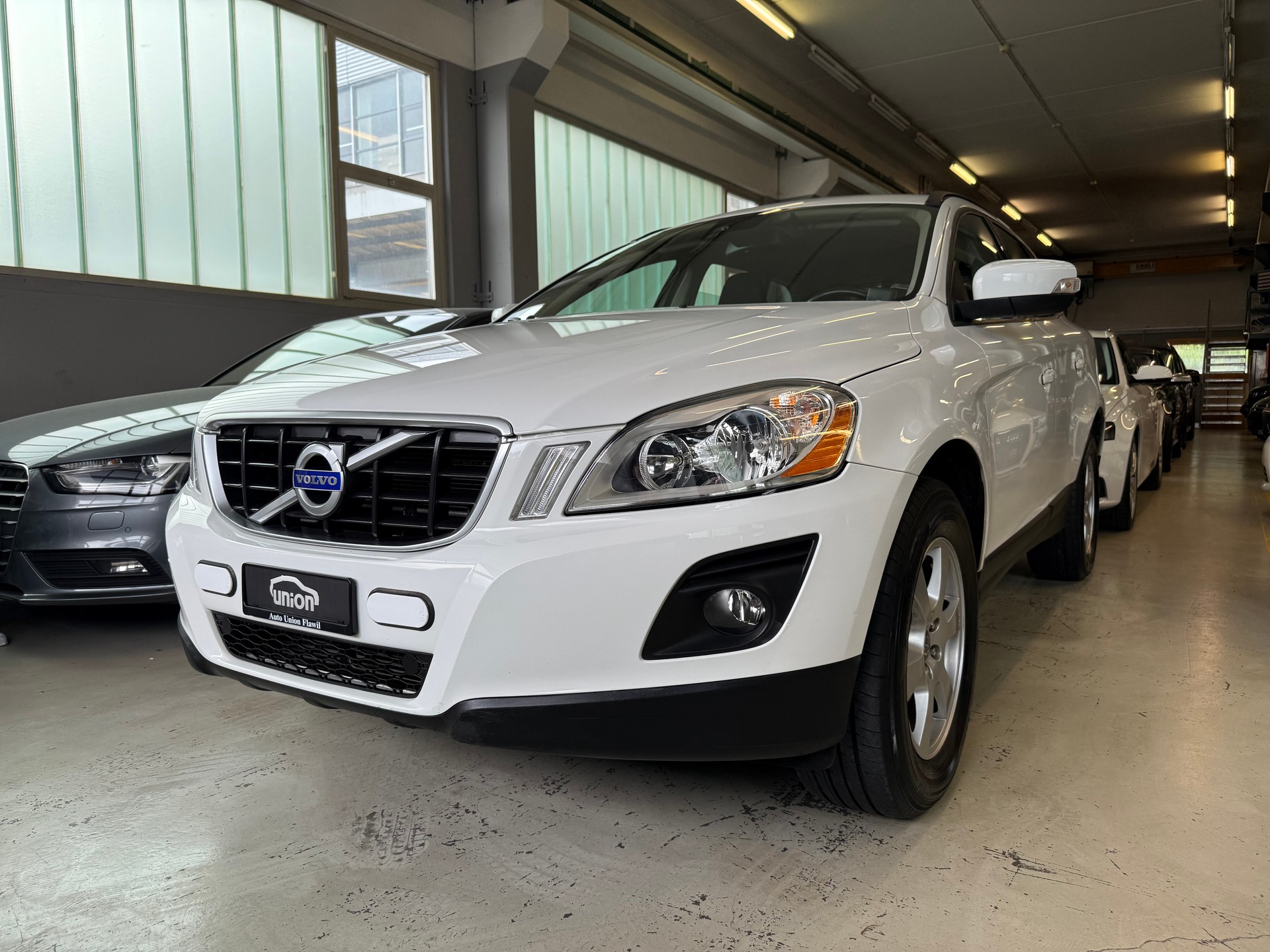 VOLVO XC60 D5 AWD Kinetic Geartronic-image-0