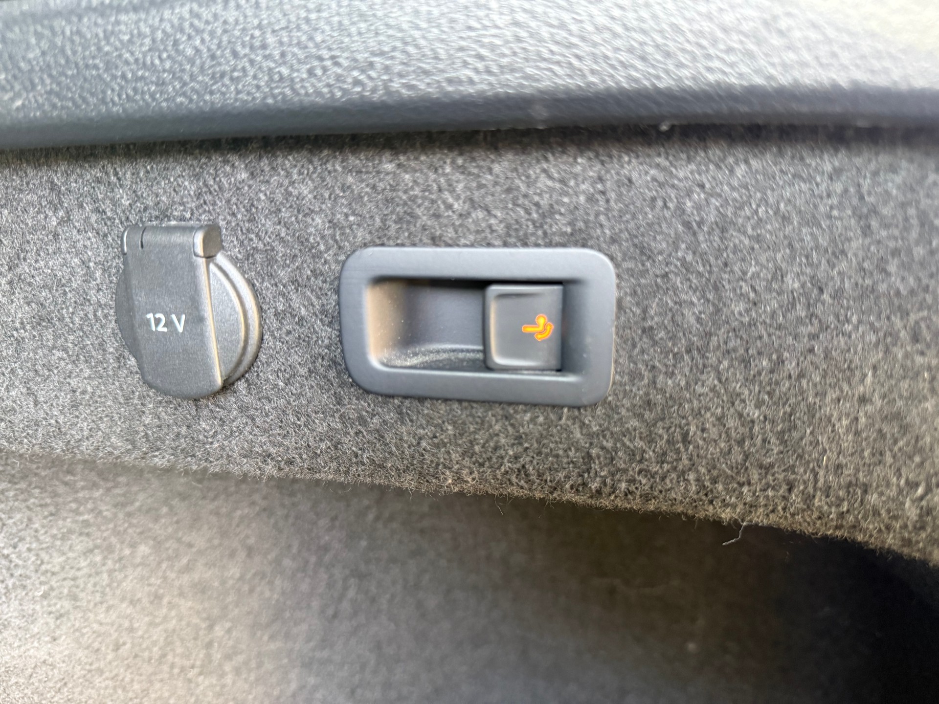 VW Passat Variant 2.0 TDI SCR BMT Highline 4Motion-image-15